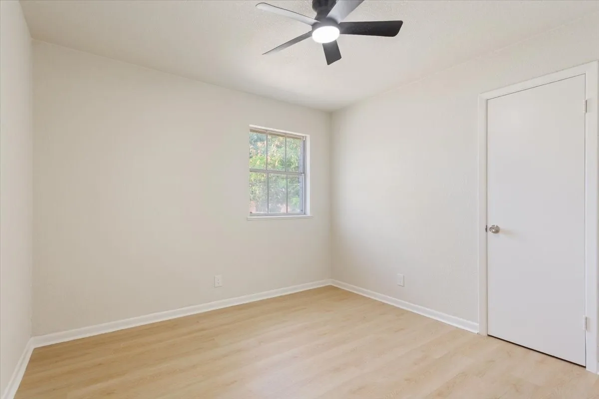 Single Family Residence For Sale in Mc Lennan County , 313 Carver Street, Waco, Texas 76704, 4 Bedroom, 3 Bathroom, 1 Garage spaces, 1,497 Sqft, built in 1967, mls#21409352, Real Estate Agent in Waco, Homes For Sale in Mc Lennan county, Homes For Sale in Waco, Realtor in Waco Texas, Real Estate Brokerage Independent Realty Texas, Luminita Cordes Realtor