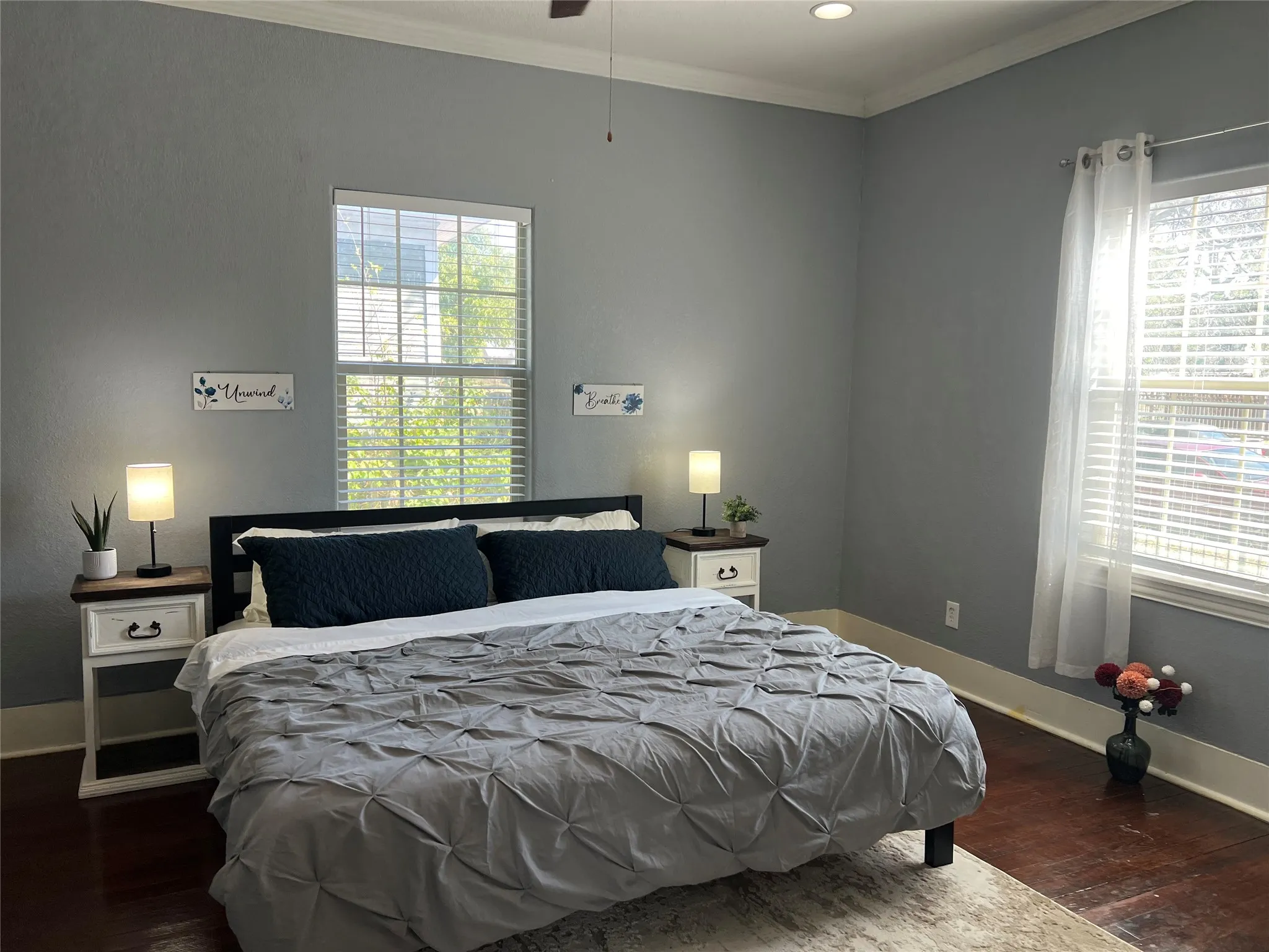 Hardwood flooring, painted walls, crown molding, ceiling fan, recessed lighting