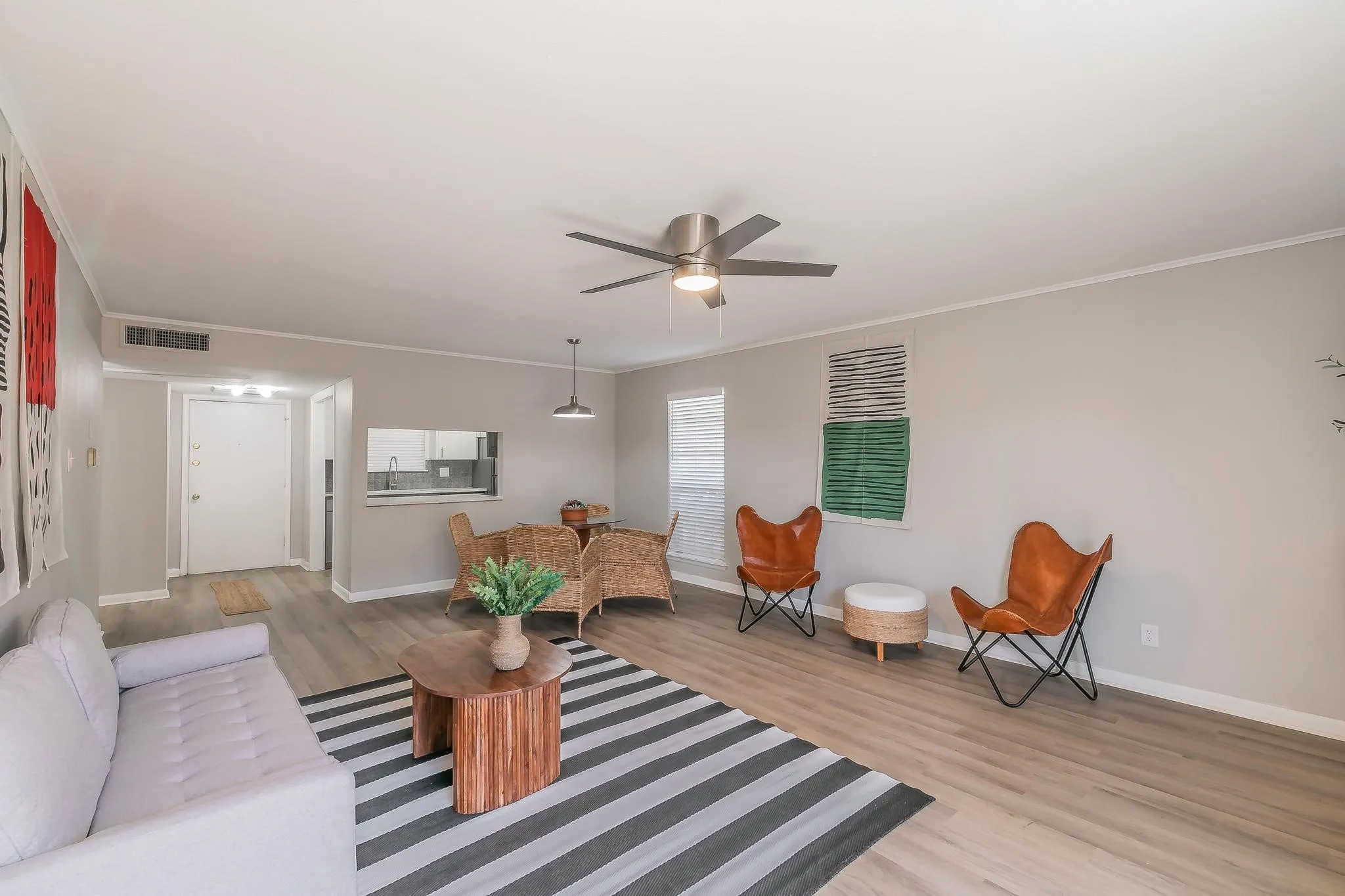 Apartment For Rent in Tarrant County , 4901 Bryce Avenue A, Fort Worth, Texas 76107, 2 Bedroom, 2 Bathroom, Garage spaces, 1,108 Sqft, built in 1965, mls#21409637, Real Estate Agent in Fort Worth, Homes For Rent in Tarrant county, Homes For Rent in Fort Worth, Realtor in Fort Worth Texas, Real Estate Brokerage Independent Realty Texas, Luminita Cordes Realtor