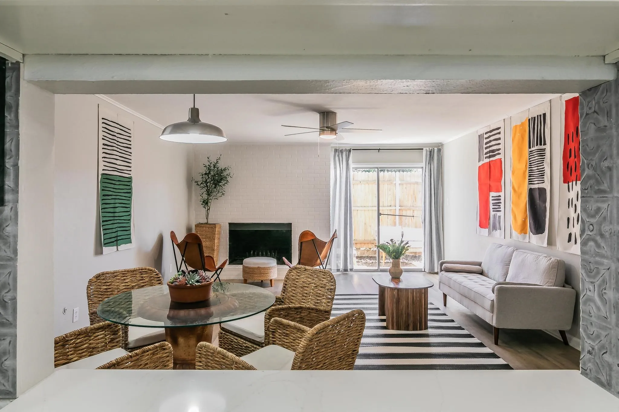 Apartment For Rent in Tarrant County , 4901 Bryce Avenue A, Fort Worth, Texas 76107, 2 Bedroom, 2 Bathroom, Garage spaces, 1,108 Sqft, built in 1965, mls#21409637, Real Estate Agent in Fort Worth, Homes For Rent in Tarrant county, Homes For Rent in Fort Worth, Realtor in Fort Worth Texas, Real Estate Brokerage Independent Realty Texas, Luminita Cordes Realtor