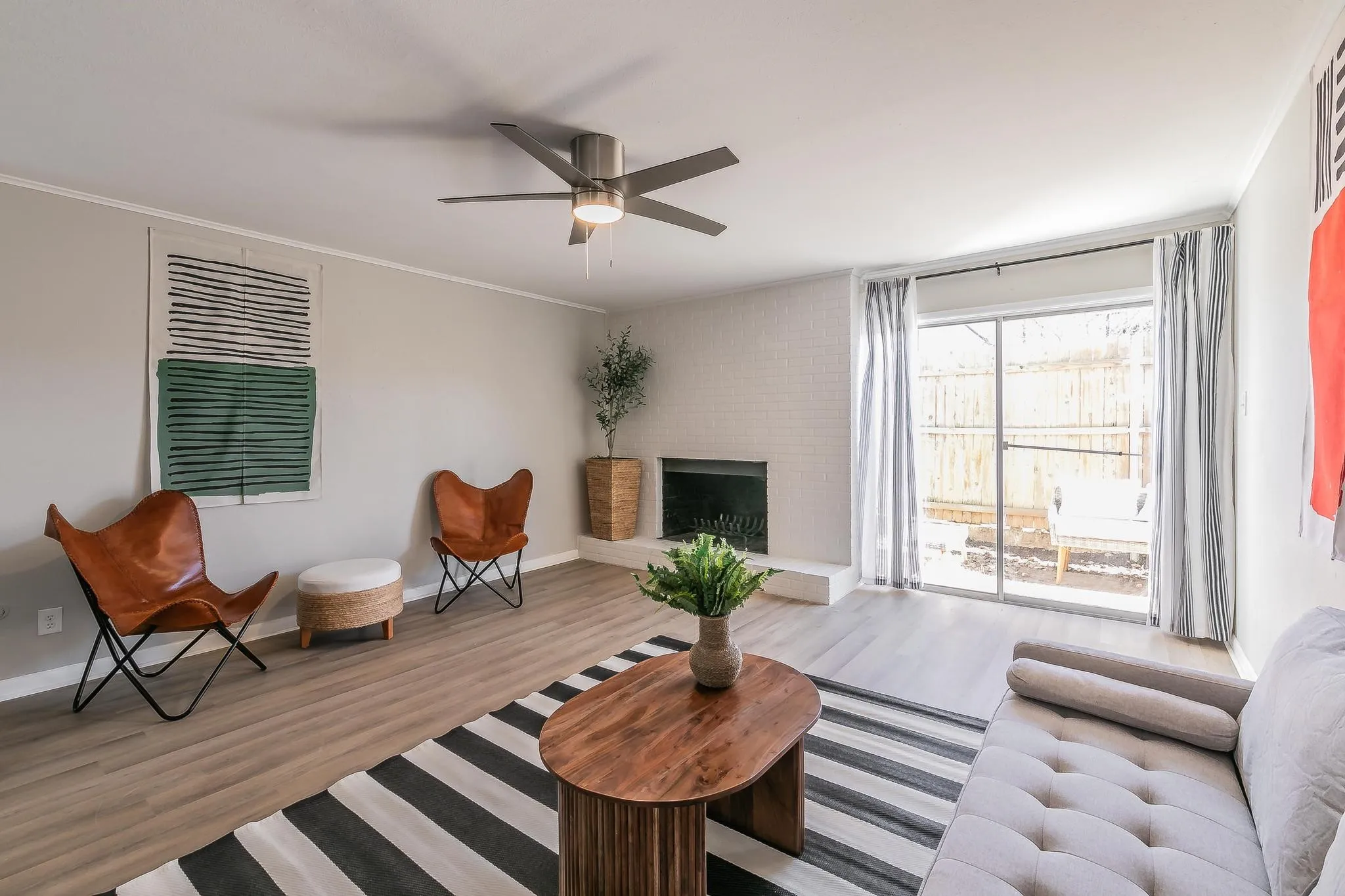 Apartment For Rent in Tarrant County , 4901 Bryce Avenue A, Fort Worth, Texas 76107, 2 Bedroom, 2 Bathroom, Garage spaces, 1,108 Sqft, built in 1965, mls#21409637, Real Estate Agent in Fort Worth, Homes For Rent in Tarrant county, Homes For Rent in Fort Worth, Realtor in Fort Worth Texas, Real Estate Brokerage Independent Realty Texas, Luminita Cordes Realtor