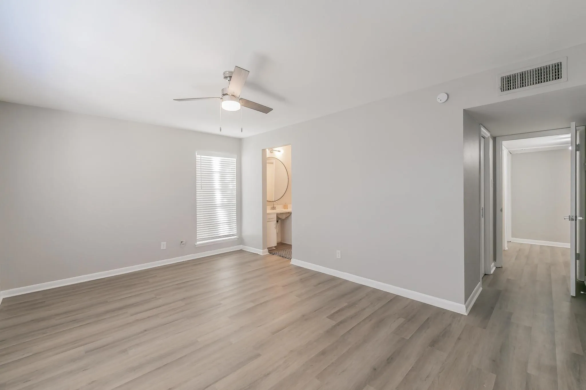 Apartment For Rent in Tarrant County , 4901 Bryce Avenue A, Fort Worth, Texas 76107, 2 Bedroom, 2 Bathroom, Garage spaces, 1,108 Sqft, built in 1965, mls#21409637, Real Estate Agent in Fort Worth, Homes For Rent in Tarrant county, Homes For Rent in Fort Worth, Realtor in Fort Worth Texas, Real Estate Brokerage Independent Realty Texas, Luminita Cordes Realtor
