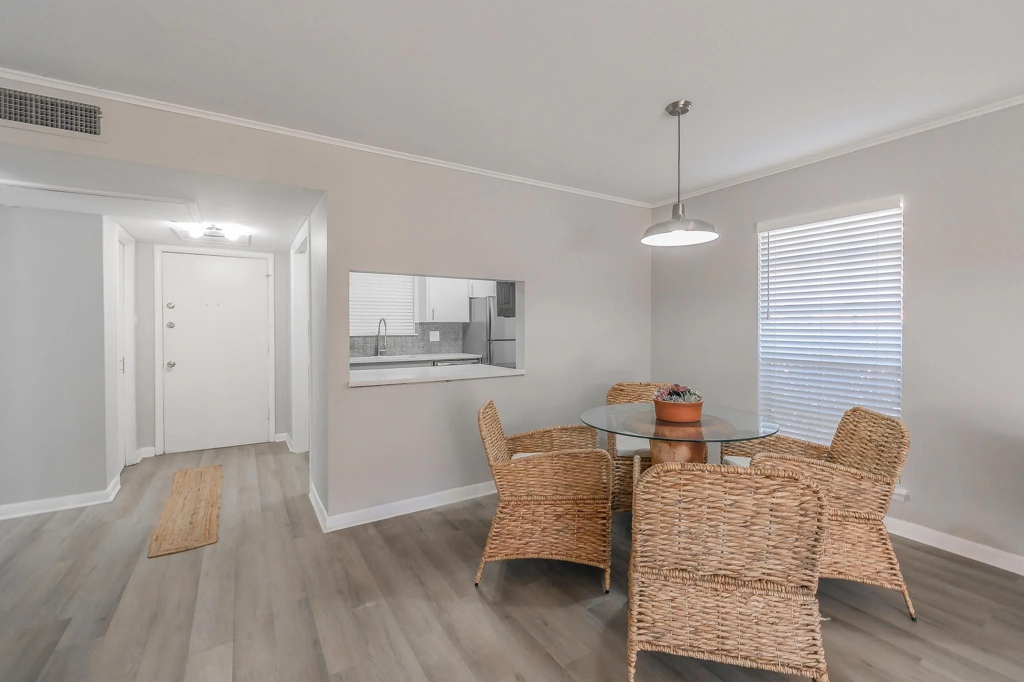 Apartment For Rent in Tarrant County , 4901 Bryce Avenue A, Fort Worth, Texas 76107, 2 Bedroom, 2 Bathroom, Garage spaces, 1,108 Sqft, built in 1965, mls#21409637, Real Estate Agent in Fort Worth, Homes For Rent in Tarrant county, Homes For Rent in Fort Worth, Realtor in Fort Worth Texas, Real Estate Brokerage Independent Realty Texas, Luminita Cordes Realtor