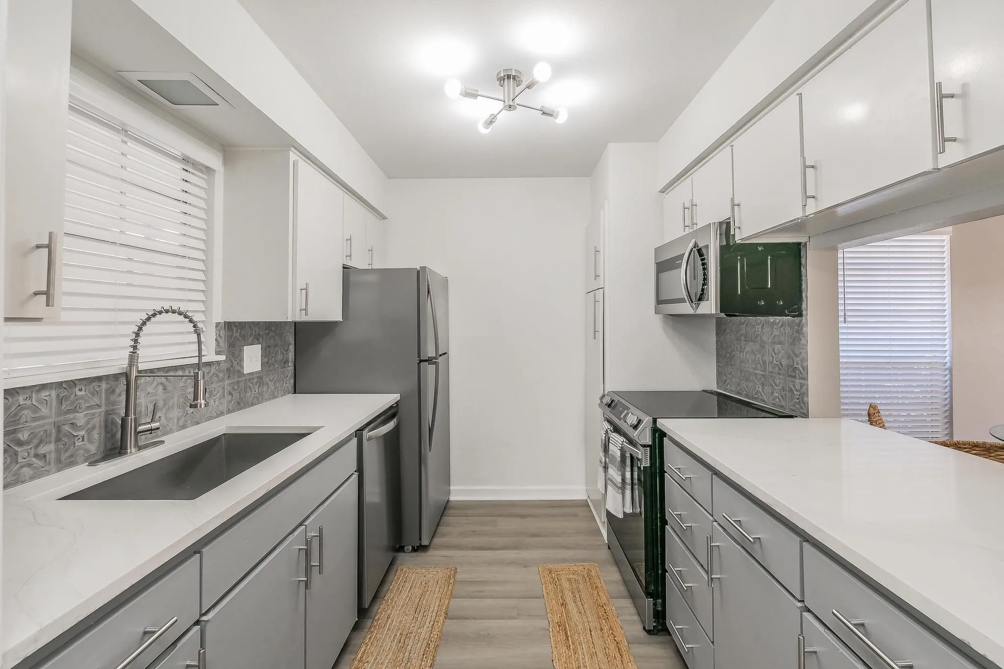 Apartment For Rent in Tarrant County , 4901 Bryce Avenue A, Fort Worth, Texas 76107, 2 Bedroom, 2 Bathroom, Garage spaces, 1,108 Sqft, built in 1965, mls#21409637, Real Estate Agent in Fort Worth, Homes For Rent in Tarrant county, Homes For Rent in Fort Worth, Realtor in Fort Worth Texas, Real Estate Brokerage Independent Realty Texas, Luminita Cordes Realtor