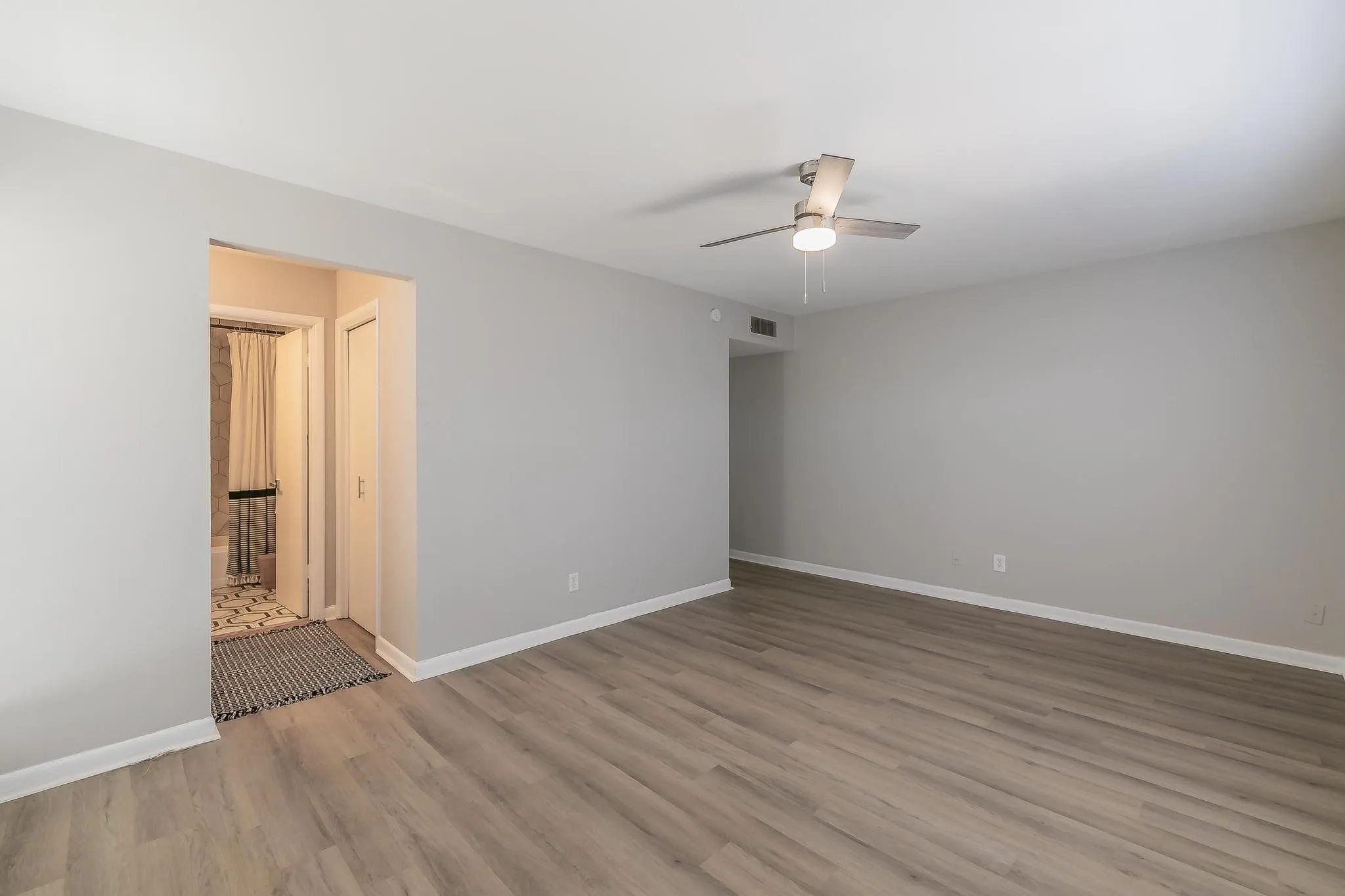 Apartment For Rent in Tarrant County , 4901 Bryce Avenue A, Fort Worth, Texas 76107, 2 Bedroom, 2 Bathroom, Garage spaces, 1,108 Sqft, built in 1965, mls#21409637, Real Estate Agent in Fort Worth, Homes For Rent in Tarrant county, Homes For Rent in Fort Worth, Realtor in Fort Worth Texas, Real Estate Brokerage Independent Realty Texas, Luminita Cordes Realtor