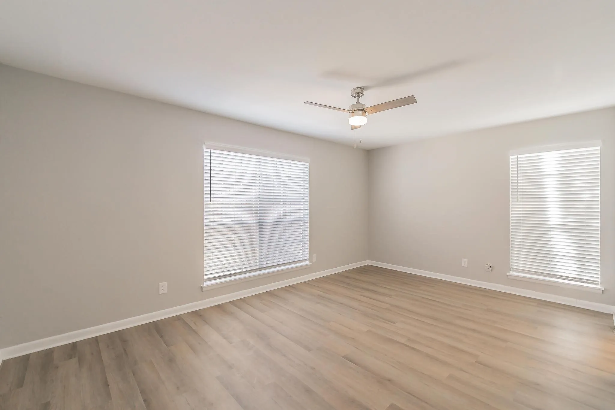Apartment For Rent in Tarrant County , 4901 Bryce Avenue A, Fort Worth, Texas 76107, 2 Bedroom, 2 Bathroom, Garage spaces, 1,108 Sqft, built in 1965, mls#21409637, Real Estate Agent in Fort Worth, Homes For Rent in Tarrant county, Homes For Rent in Fort Worth, Realtor in Fort Worth Texas, Real Estate Brokerage Independent Realty Texas, Luminita Cordes Realtor
