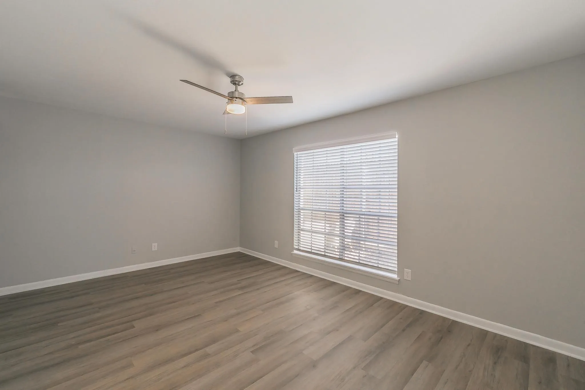 Apartment For Rent in Tarrant County , 4901 Bryce Avenue A, Fort Worth, Texas 76107, 2 Bedroom, 2 Bathroom, Garage spaces, 1,108 Sqft, built in 1965, mls#21409637, Real Estate Agent in Fort Worth, Homes For Rent in Tarrant county, Homes For Rent in Fort Worth, Realtor in Fort Worth Texas, Real Estate Brokerage Independent Realty Texas, Luminita Cordes Realtor