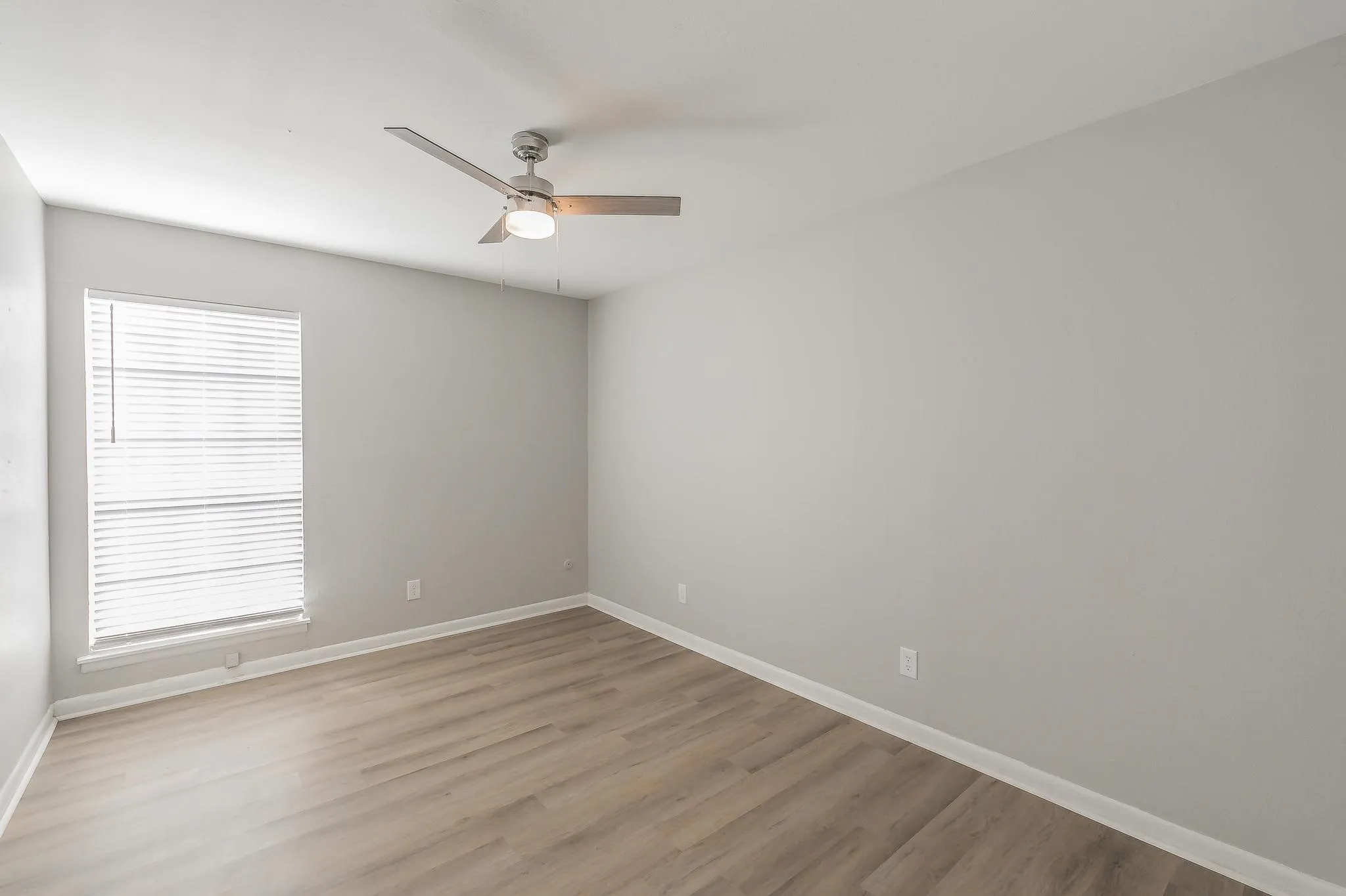 Apartment For Rent in Tarrant County , 4901 Bryce Avenue A, Fort Worth, Texas 76107, 2 Bedroom, 2 Bathroom, Garage spaces, 1,108 Sqft, built in 1965, mls#21409637, Real Estate Agent in Fort Worth, Homes For Rent in Tarrant county, Homes For Rent in Fort Worth, Realtor in Fort Worth Texas, Real Estate Brokerage Independent Realty Texas, Luminita Cordes Realtor