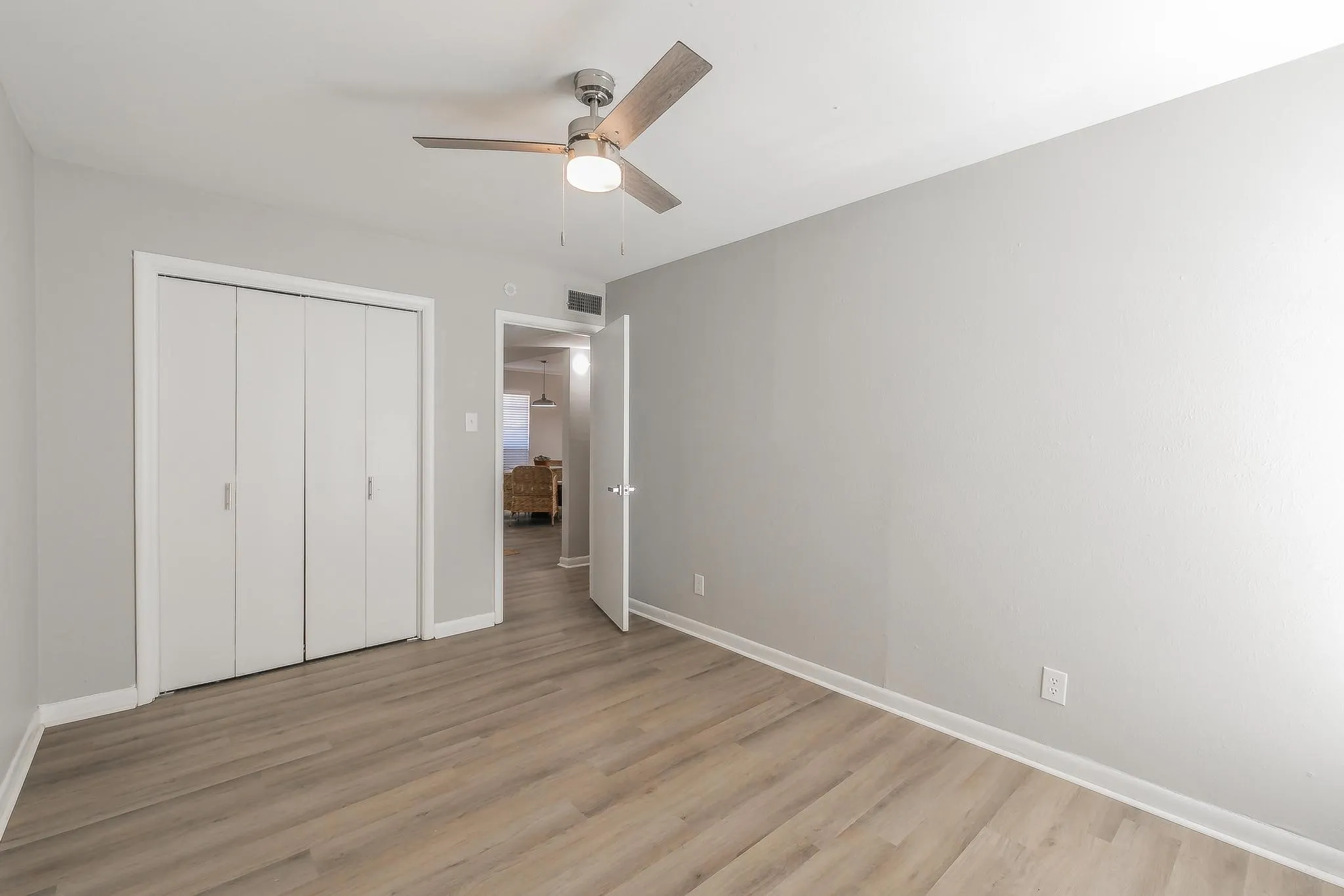 Apartment For Rent in Tarrant County , 4901 Bryce Avenue A, Fort Worth, Texas 76107, 2 Bedroom, 2 Bathroom, Garage spaces, 1,108 Sqft, built in 1965, mls#21409637, Real Estate Agent in Fort Worth, Homes For Rent in Tarrant county, Homes For Rent in Fort Worth, Realtor in Fort Worth Texas, Real Estate Brokerage Independent Realty Texas, Luminita Cordes Realtor