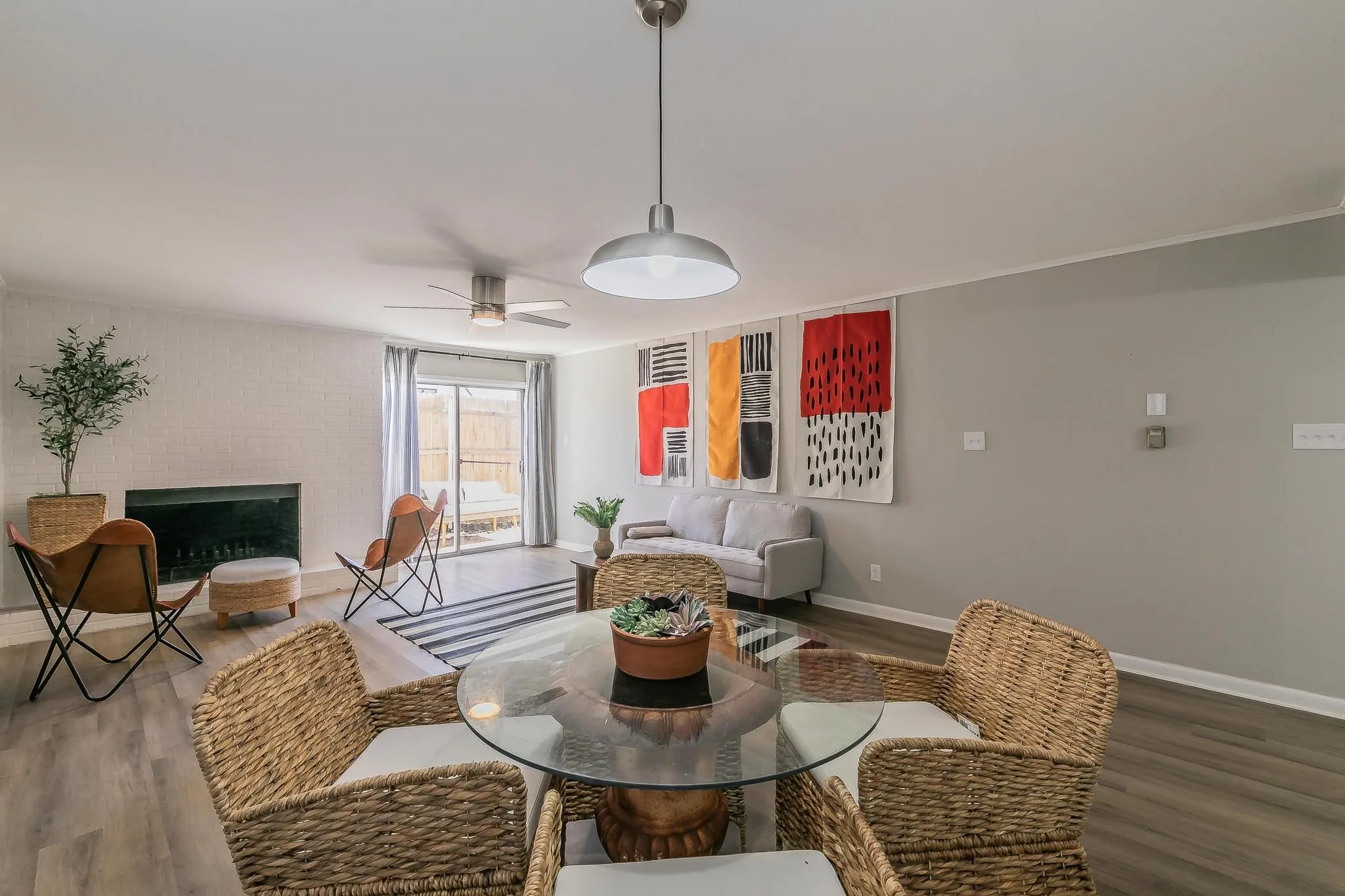 Apartment For Rent in Tarrant County , 4901 Bryce Avenue A, Fort Worth, Texas 76107, 2 Bedroom, 2 Bathroom, Garage spaces, 1,108 Sqft, built in 1965, mls#21409637, Real Estate Agent in Fort Worth, Homes For Rent in Tarrant county, Homes For Rent in Fort Worth, Realtor in Fort Worth Texas, Real Estate Brokerage Independent Realty Texas, Luminita Cordes Realtor