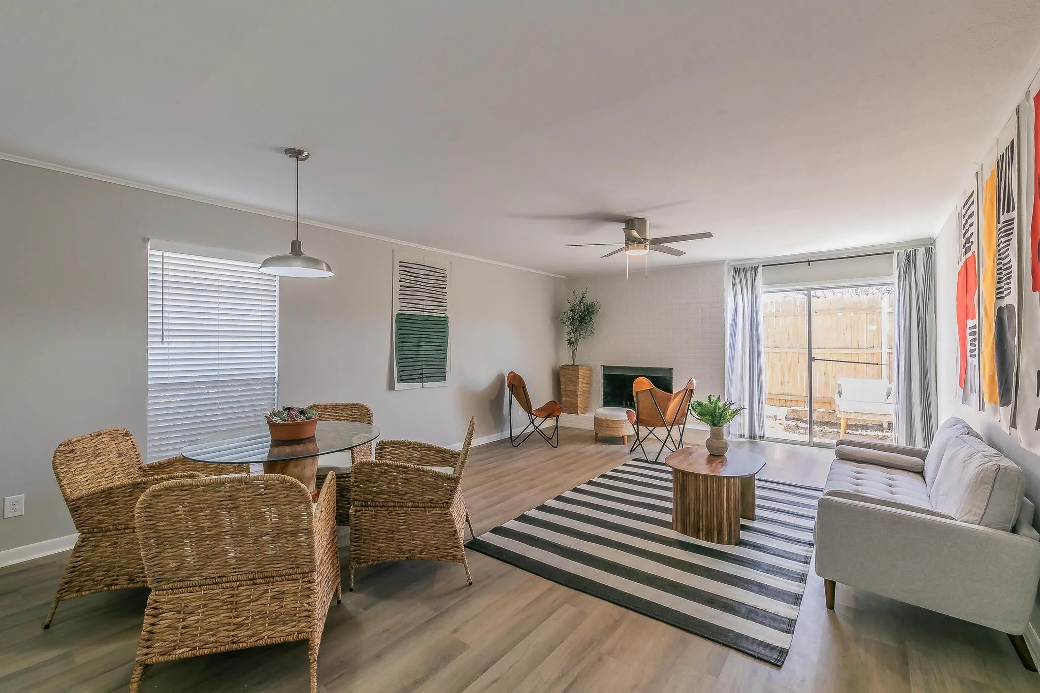 Apartment For Rent in Tarrant County , 4901 Bryce Avenue A, Fort Worth, Texas 76107, 2 Bedroom, 2 Bathroom, Garage spaces, 1,108 Sqft, built in 1965, mls#21409637, Real Estate Agent in Fort Worth, Homes For Rent in Tarrant county, Homes For Rent in Fort Worth, Realtor in Fort Worth Texas, Real Estate Brokerage Independent Realty Texas, Luminita Cordes Realtor