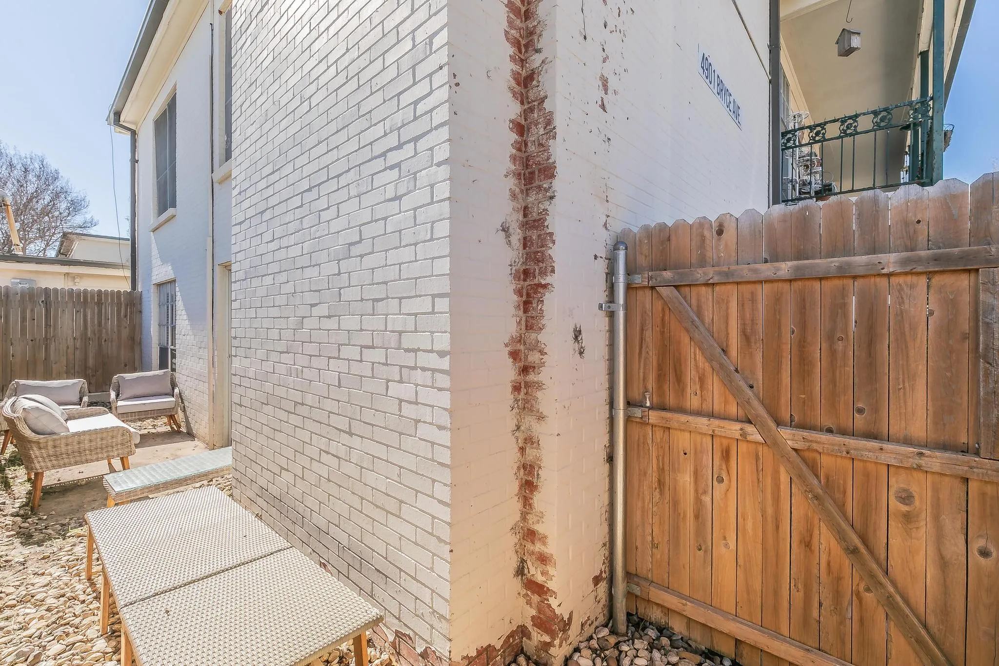 Apartment For Rent in Tarrant County , 4901 Bryce Avenue A, Fort Worth, Texas 76107, 2 Bedroom, 2 Bathroom, Garage spaces, 1,108 Sqft, built in 1965, mls#21409637, Real Estate Agent in Fort Worth, Homes For Rent in Tarrant county, Homes For Rent in Fort Worth, Realtor in Fort Worth Texas, Real Estate Brokerage Independent Realty Texas, Luminita Cordes Realtor