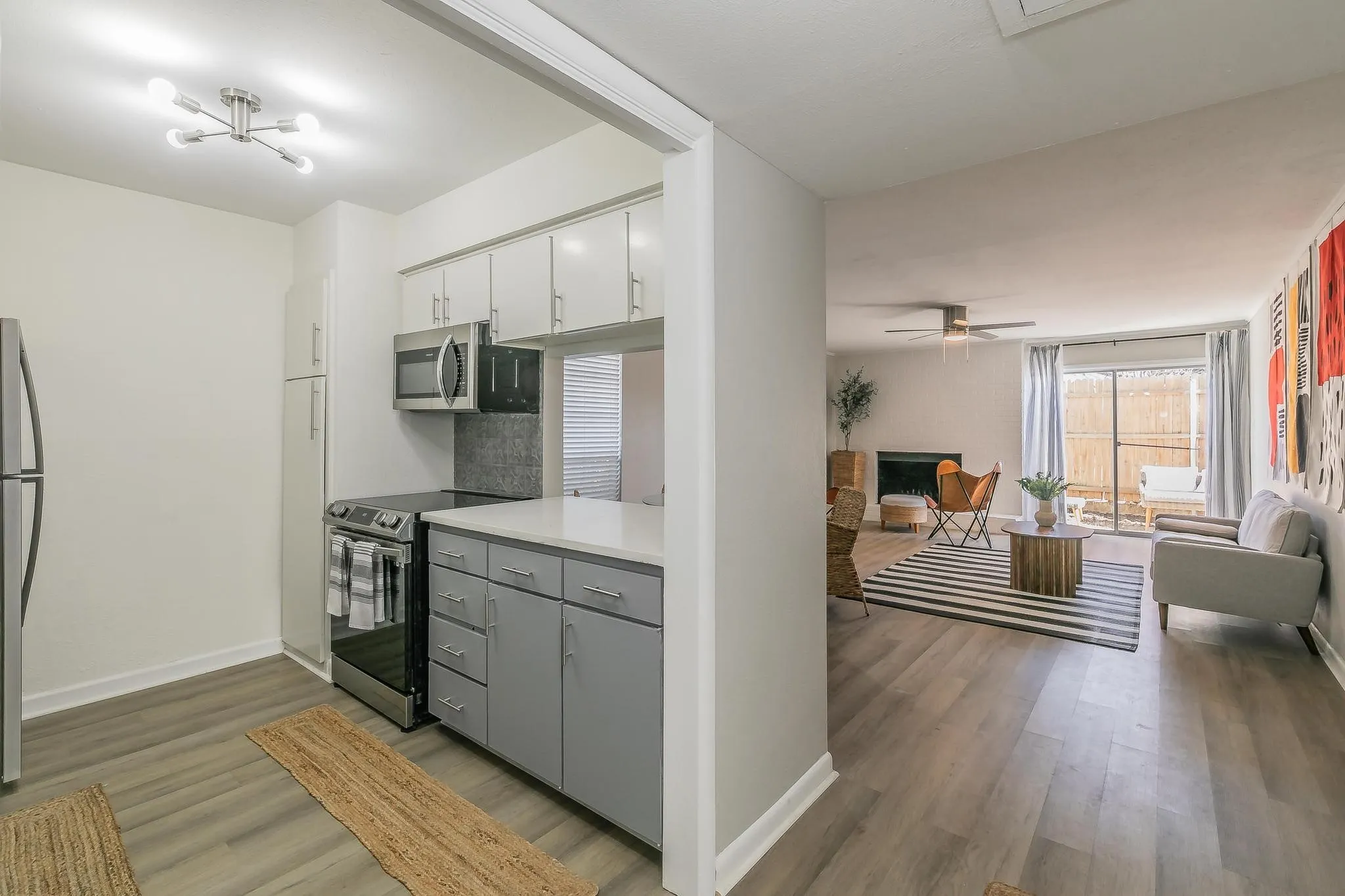 Apartment For Rent in Tarrant County , 4901 Bryce Avenue A, Fort Worth, Texas 76107, 2 Bedroom, 2 Bathroom, Garage spaces, 1,108 Sqft, built in 1965, mls#21409637, Real Estate Agent in Fort Worth, Homes For Rent in Tarrant county, Homes For Rent in Fort Worth, Realtor in Fort Worth Texas, Real Estate Brokerage Independent Realty Texas, Luminita Cordes Realtor