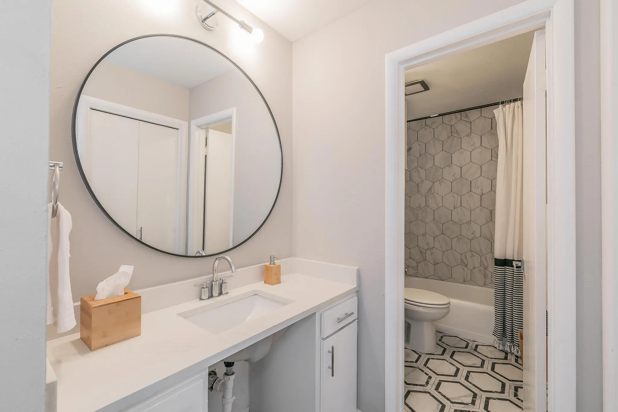 Apartment For Rent in Tarrant County , 4901 Bryce Avenue A, Fort Worth, Texas 76107, 2 Bedroom, 2 Bathroom, Garage spaces, 1,108 Sqft, built in 1965, mls#21409637, Real Estate Agent in Fort Worth, Homes For Rent in Tarrant county, Homes For Rent in Fort Worth, Realtor in Fort Worth Texas, Real Estate Brokerage Independent Realty Texas, Luminita Cordes Realtor