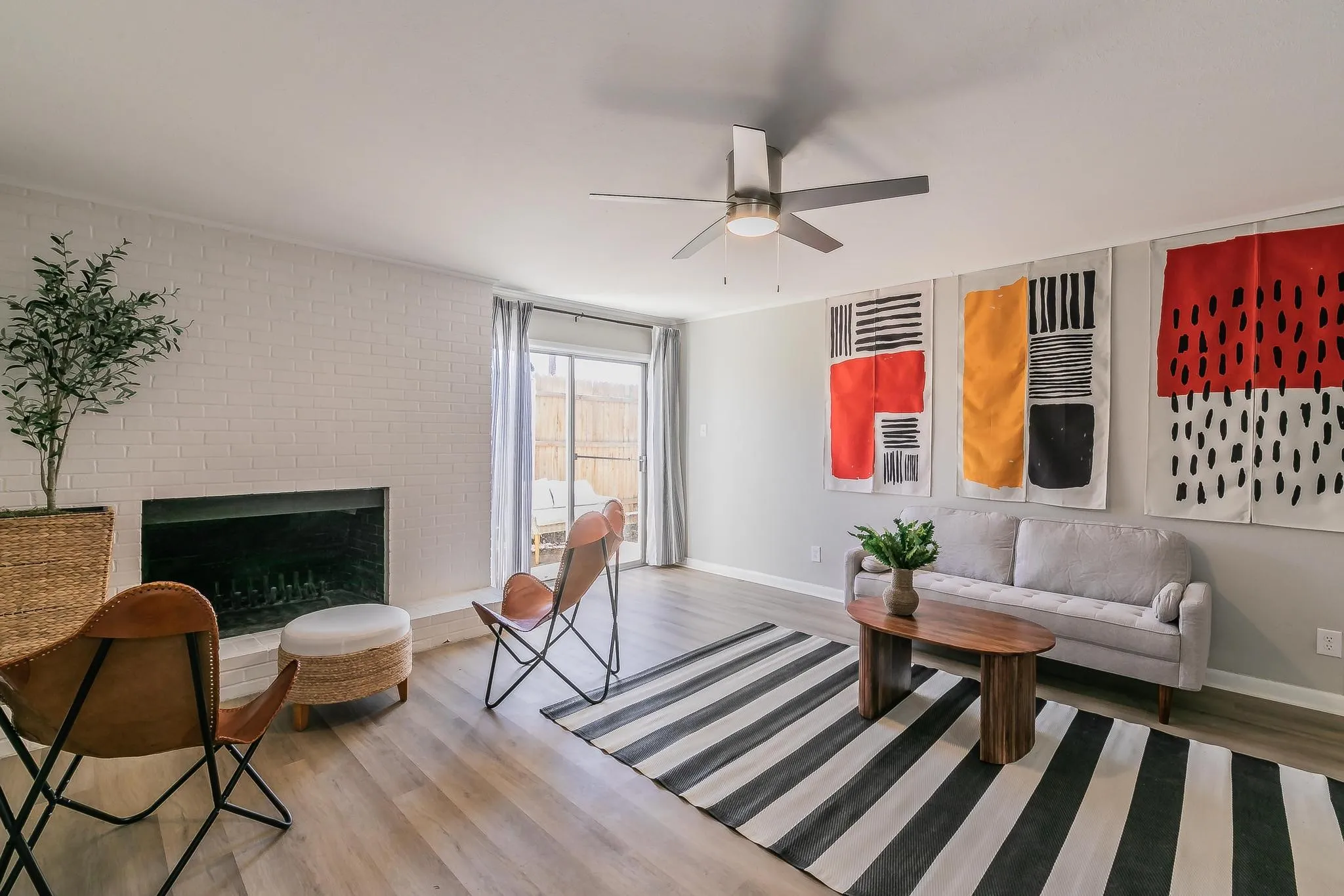 Apartment For Rent in Tarrant County , 4901 Bryce Avenue A, Fort Worth, Texas 76107, 2 Bedroom, 2 Bathroom, Garage spaces, 1,108 Sqft, built in 1965, mls#21409637, Real Estate Agent in Fort Worth, Homes For Rent in Tarrant county, Homes For Rent in Fort Worth, Realtor in Fort Worth Texas, Real Estate Brokerage Independent Realty Texas, Luminita Cordes Realtor