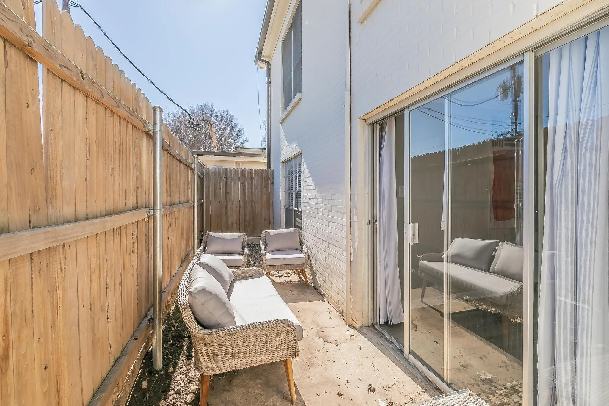 Apartment For Rent in Tarrant County , 4901 Bryce Avenue A, Fort Worth, Texas 76107, 2 Bedroom, 2 Bathroom, Garage spaces, 1,108 Sqft, built in 1965, mls#21409637, Real Estate Agent in Fort Worth, Homes For Rent in Tarrant county, Homes For Rent in Fort Worth, Realtor in Fort Worth Texas, Real Estate Brokerage Independent Realty Texas, Luminita Cordes Realtor