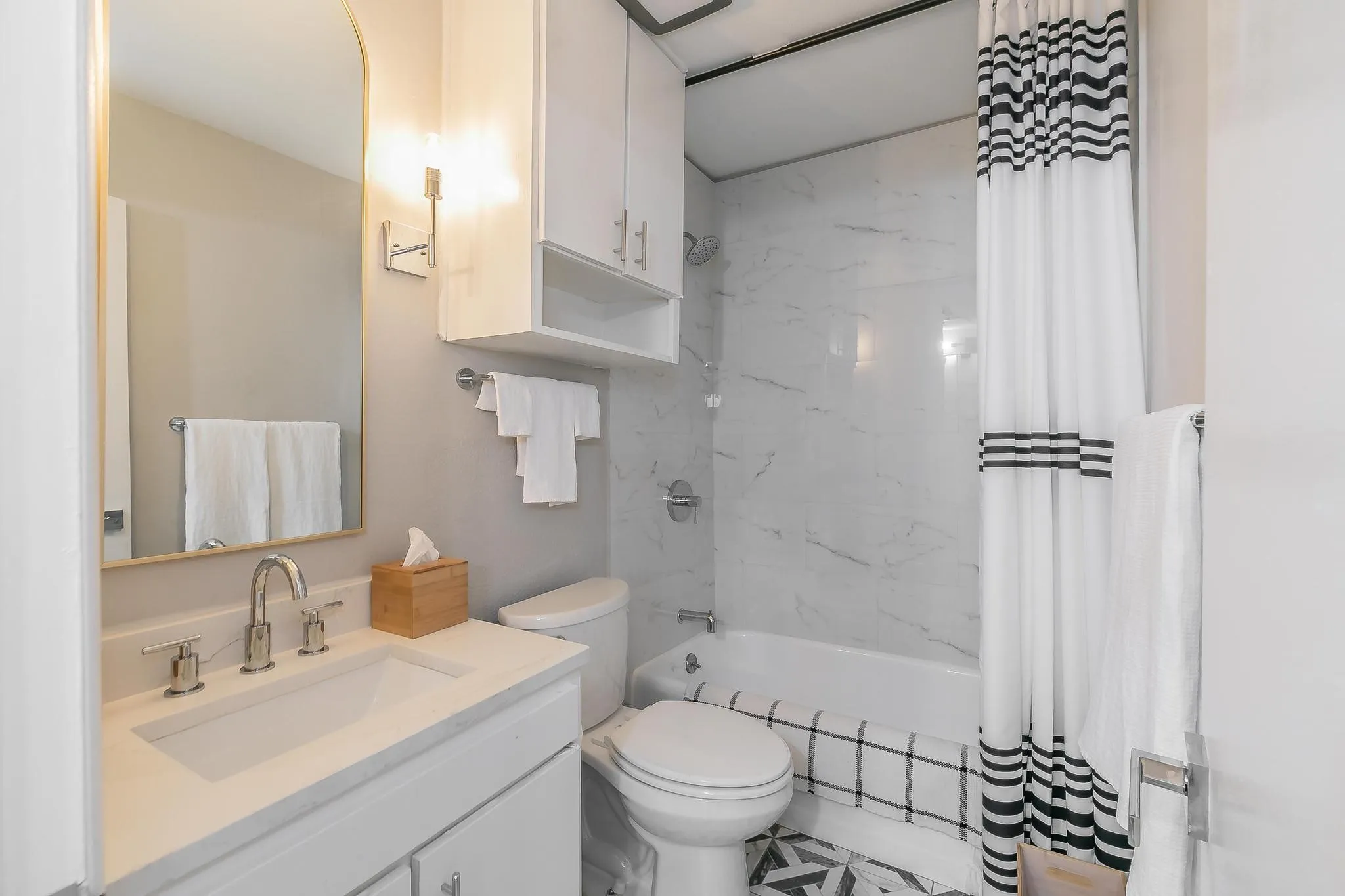 Apartment For Rent in Tarrant County , 4901 Bryce Avenue A, Fort Worth, Texas 76107, 2 Bedroom, 2 Bathroom, Garage spaces, 1,108 Sqft, built in 1965, mls#21409637, Real Estate Agent in Fort Worth, Homes For Rent in Tarrant county, Homes For Rent in Fort Worth, Realtor in Fort Worth Texas, Real Estate Brokerage Independent Realty Texas, Luminita Cordes Realtor