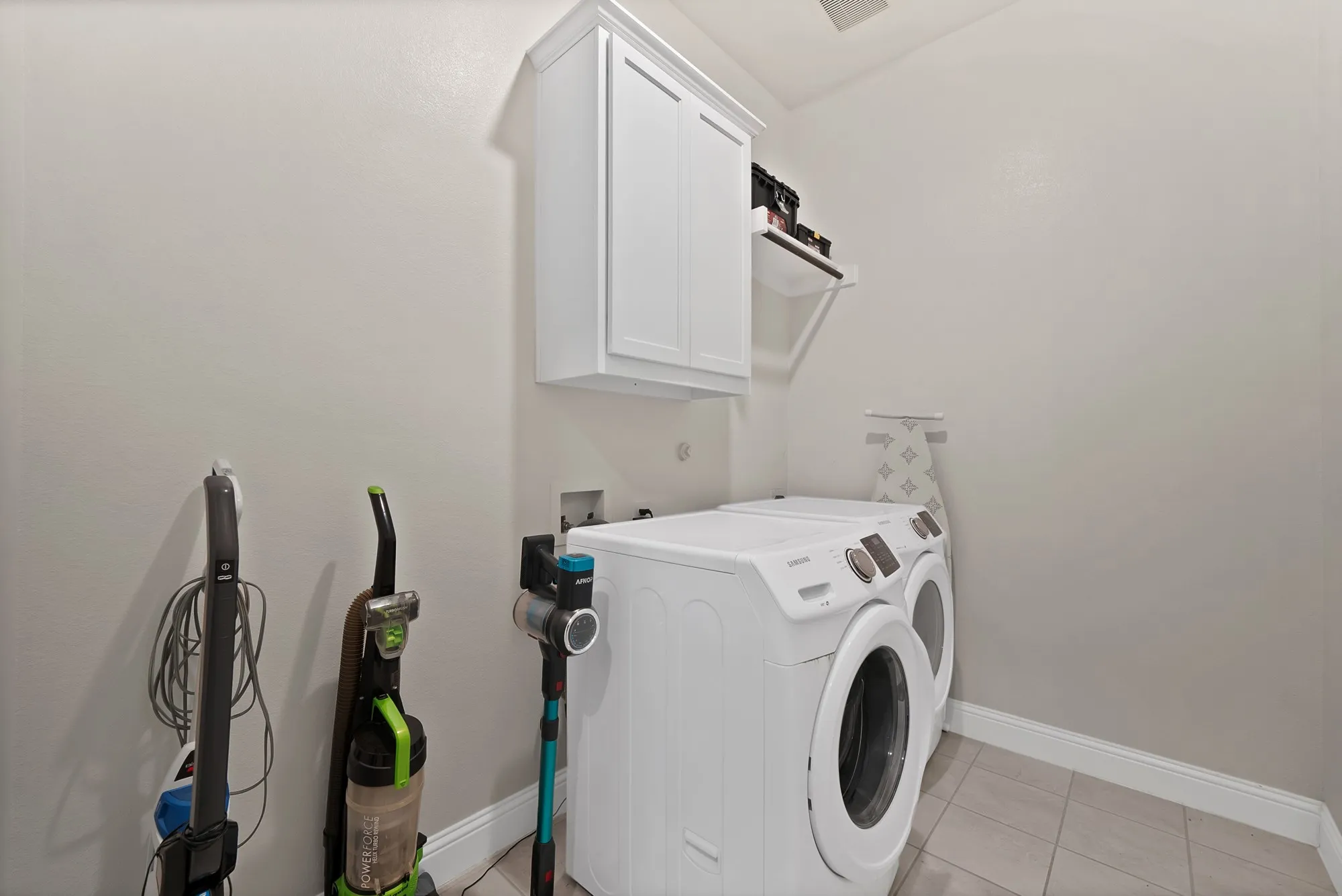 Single Family Residence For Sale in Denton County , 4612 Rocky Ridge Trail, Little Elm, Texas 75068, 4 Bedroom, 4 Bathroom, 2 Garage spaces, 3,467 Sqft, built in 2022, mls#21408550, Real Estate Agent in Little Elm, Homes For Sale in Denton county, Homes For Sale in Little Elm, Realtor in Little Elm Texas, Real Estate Brokerage Independent Realty Texas, Luminita Cordes Realtor