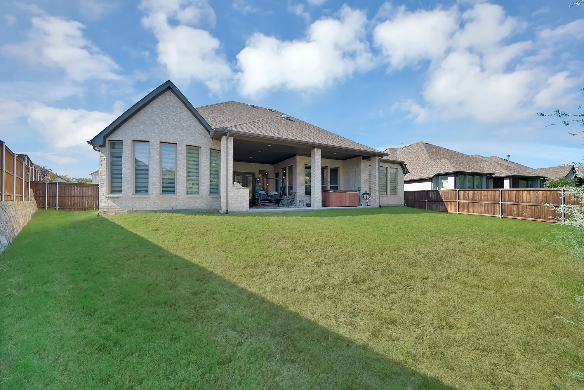 Single Family Residence For Sale in Denton County , 4612 Rocky Ridge Trail, Little Elm, Texas 75068, 4 Bedroom, 4 Bathroom, 2 Garage spaces, 3,467 Sqft, built in 2022, mls#21408550, Real Estate Agent in Little Elm, Homes For Sale in Denton county, Homes For Sale in Little Elm, Realtor in Little Elm Texas, Real Estate Brokerage Independent Realty Texas, Luminita Cordes Realtor