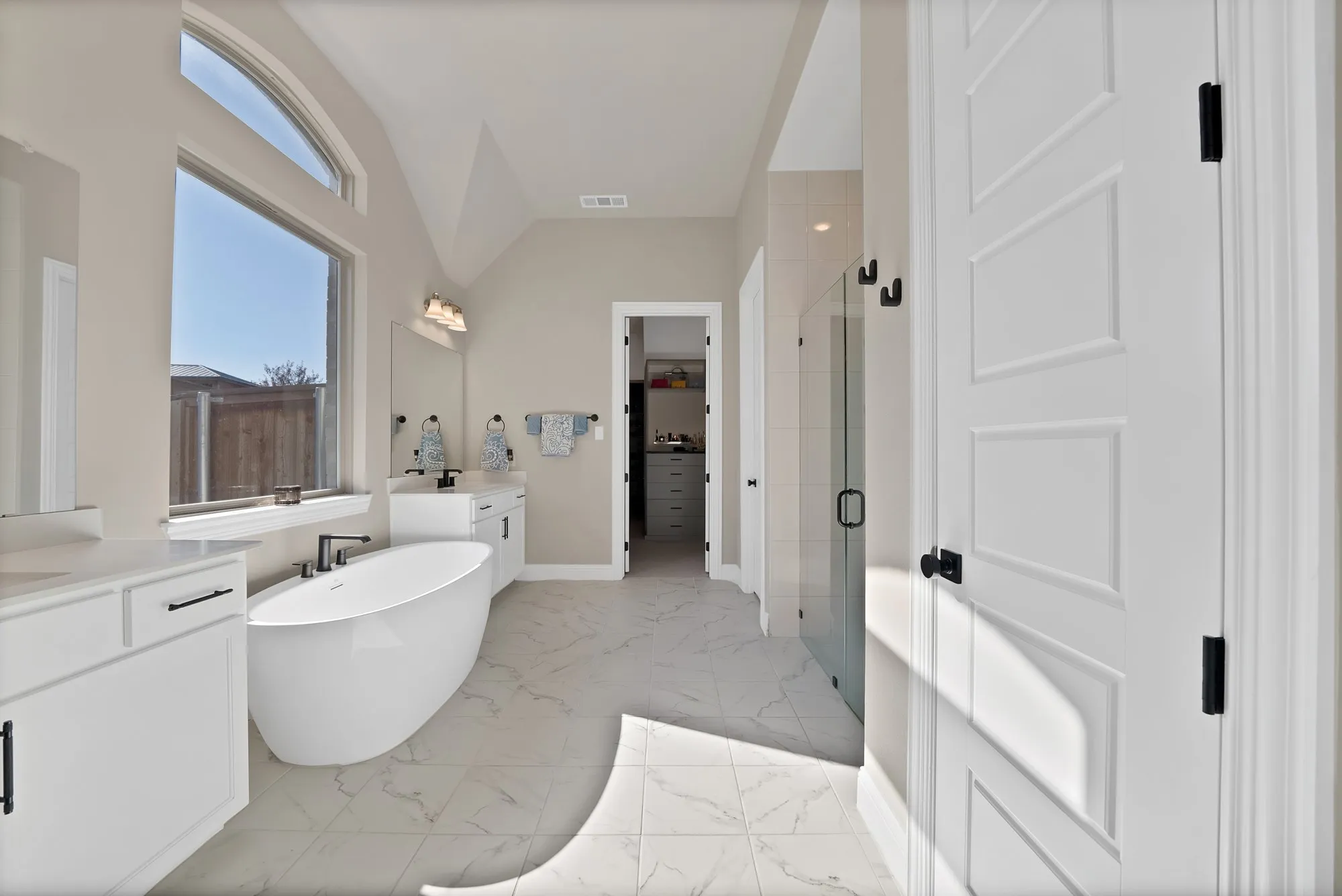 Single Family Residence For Sale in Denton County , 4612 Rocky Ridge Trail, Little Elm, Texas 75068, 4 Bedroom, 4 Bathroom, 2 Garage spaces, 3,467 Sqft, built in 2022, mls#21408550, Real Estate Agent in Little Elm, Homes For Sale in Denton county, Homes For Sale in Little Elm, Realtor in Little Elm Texas, Real Estate Brokerage Independent Realty Texas, Luminita Cordes Realtor