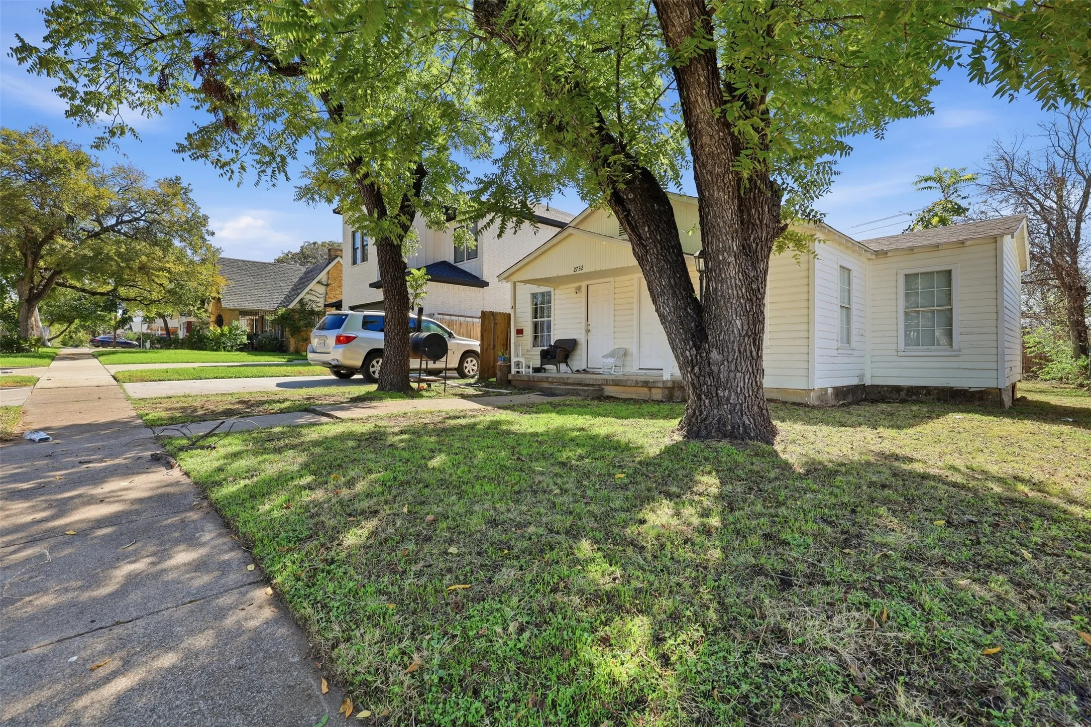 Duplex For Rent in Tarrant County , 2732 Avenue I B, Fort Worth, Texas 76105, 3 Bedroom, 2 Bathroom, Garage spaces, 850 Sqft, built in 1950, mls#21409632, Real Estate Agent in Fort Worth, Homes For Rent in Tarrant county, Homes For Rent in Fort Worth, Realtor in Fort Worth Texas, Real Estate Brokerage Independent Realty Texas, Luminita Cordes Realtor