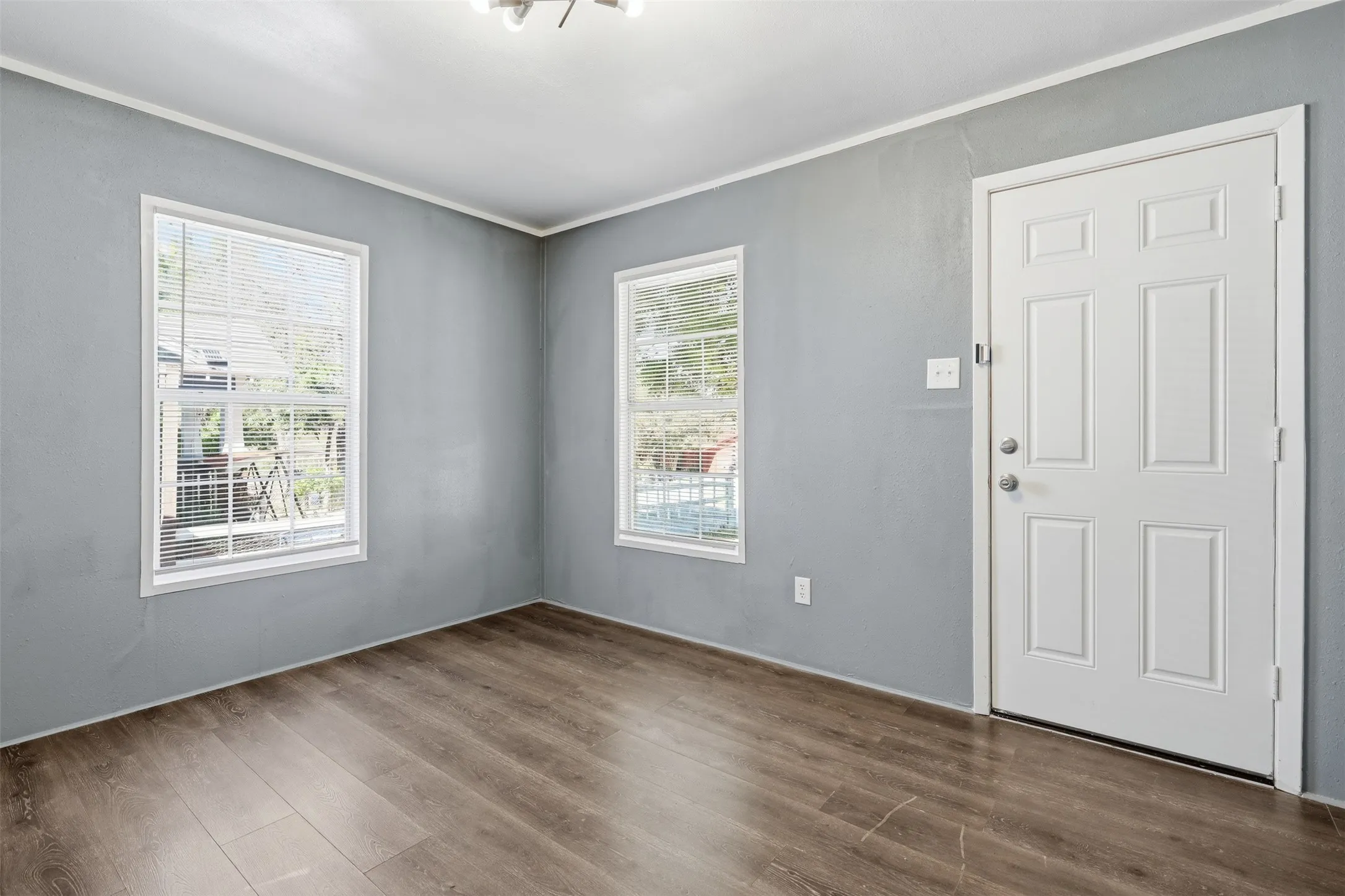 Duplex For Rent in Tarrant County , 2732 Avenue I B, Fort Worth, Texas 76105, 3 Bedroom, 2 Bathroom, Garage spaces, 850 Sqft, built in 1950, mls#21409632, Real Estate Agent in Fort Worth, Homes For Rent in Tarrant county, Homes For Rent in Fort Worth, Realtor in Fort Worth Texas, Real Estate Brokerage Independent Realty Texas, Luminita Cordes Realtor
