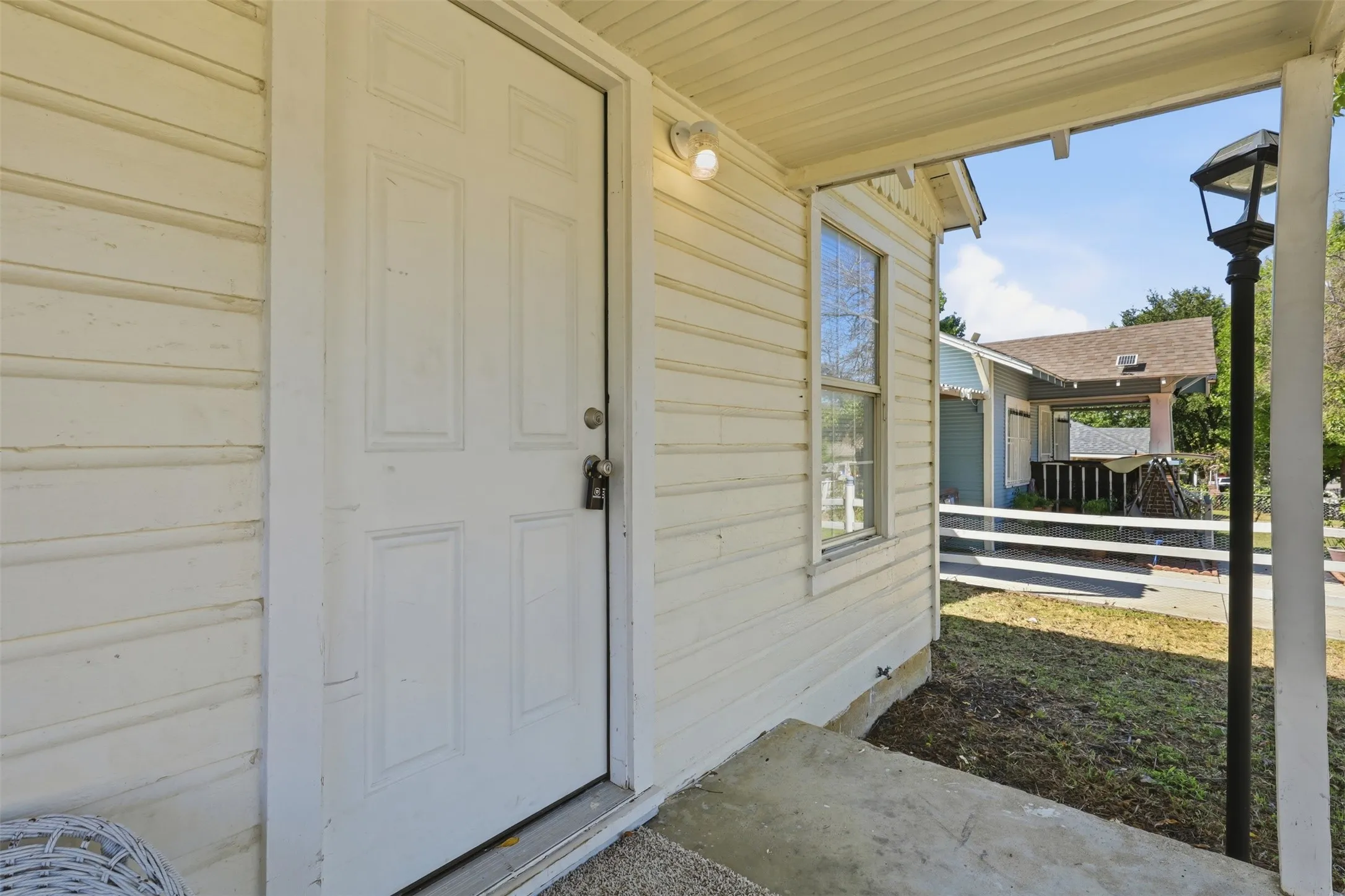 Duplex For Rent in Tarrant County , 2732 Avenue I B, Fort Worth, Texas 76105, 3 Bedroom, 2 Bathroom, Garage spaces, 850 Sqft, built in 1950, mls#21409632, Real Estate Agent in Fort Worth, Homes For Rent in Tarrant county, Homes For Rent in Fort Worth, Realtor in Fort Worth Texas, Real Estate Brokerage Independent Realty Texas, Luminita Cordes Realtor
