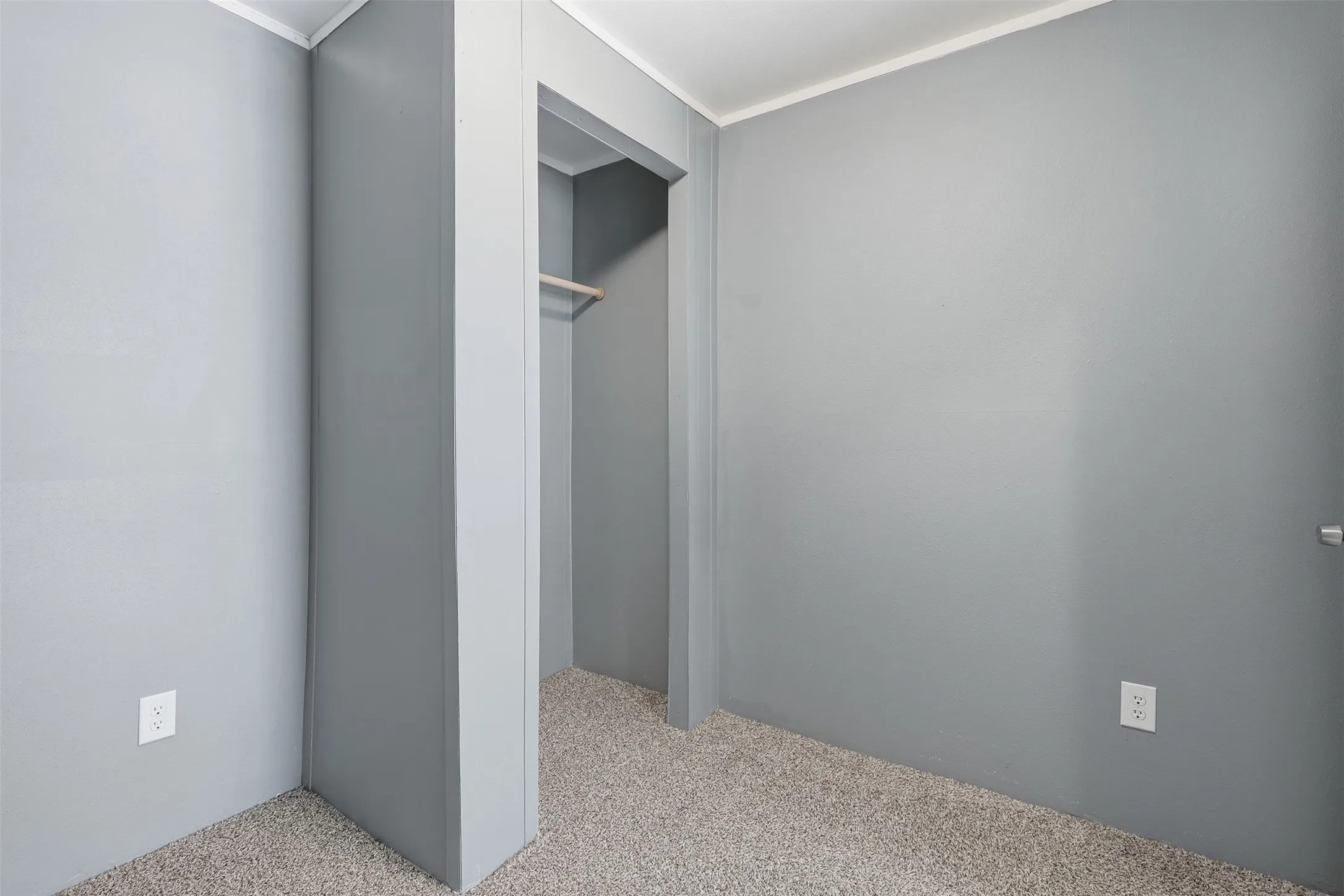Duplex For Rent in Tarrant County , 2732 Avenue I B, Fort Worth, Texas 76105, 3 Bedroom, 2 Bathroom, Garage spaces, 850 Sqft, built in 1950, mls#21409632, Real Estate Agent in Fort Worth, Homes For Rent in Tarrant county, Homes For Rent in Fort Worth, Realtor in Fort Worth Texas, Real Estate Brokerage Independent Realty Texas, Luminita Cordes Realtor
