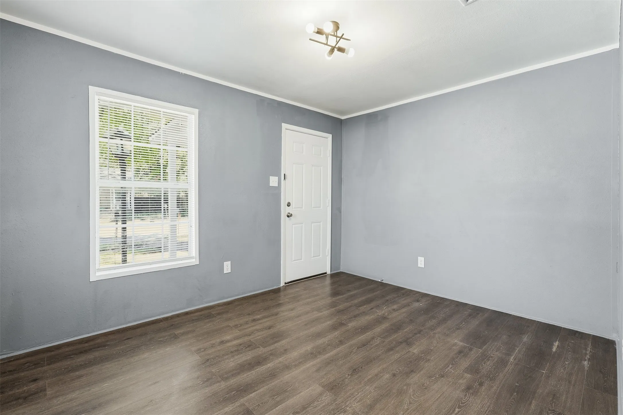 Duplex For Rent in Tarrant County , 2732 Avenue I B, Fort Worth, Texas 76105, 3 Bedroom, 2 Bathroom, Garage spaces, 850 Sqft, built in 1950, mls#21409632, Real Estate Agent in Fort Worth, Homes For Rent in Tarrant county, Homes For Rent in Fort Worth, Realtor in Fort Worth Texas, Real Estate Brokerage Independent Realty Texas, Luminita Cordes Realtor