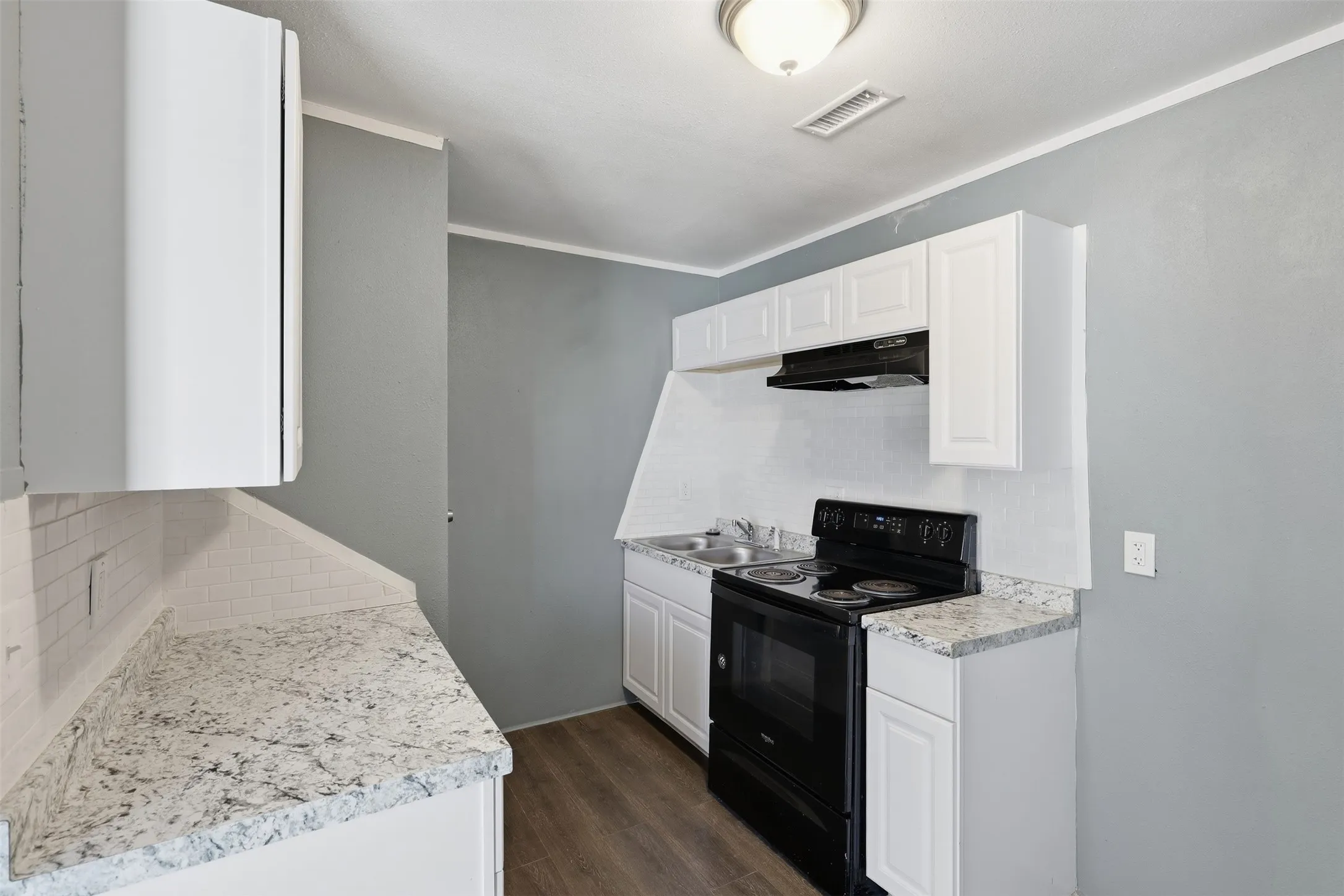Duplex For Rent in Tarrant County , 2732 Avenue I B, Fort Worth, Texas 76105, 3 Bedroom, 2 Bathroom, Garage spaces, 850 Sqft, built in 1950, mls#21409632, Real Estate Agent in Fort Worth, Homes For Rent in Tarrant county, Homes For Rent in Fort Worth, Realtor in Fort Worth Texas, Real Estate Brokerage Independent Realty Texas, Luminita Cordes Realtor