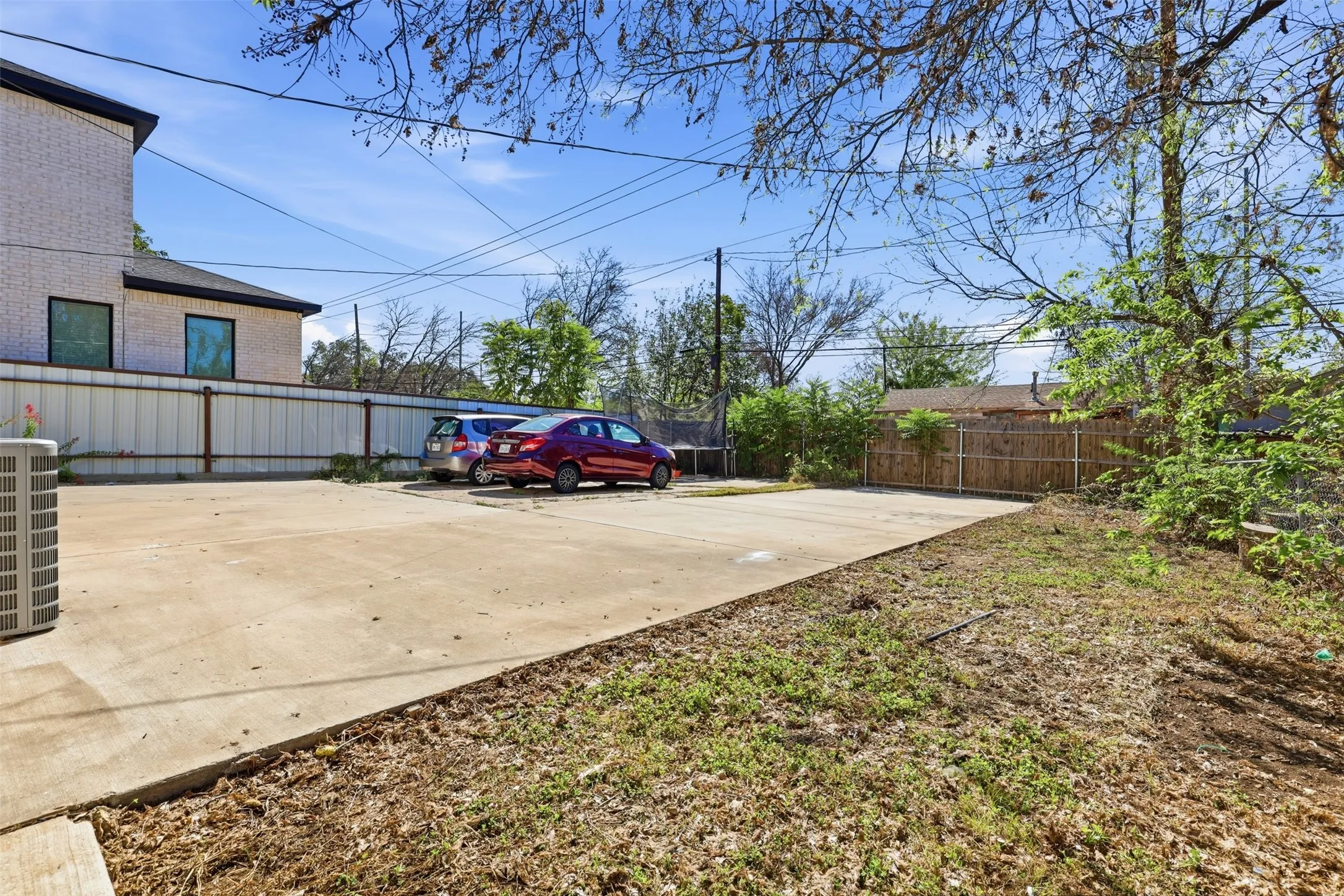 Duplex For Rent in Tarrant County , 2732 Avenue I B, Fort Worth, Texas 76105, 3 Bedroom, 2 Bathroom, Garage spaces, 850 Sqft, built in 1950, mls#21409632, Real Estate Agent in Fort Worth, Homes For Rent in Tarrant county, Homes For Rent in Fort Worth, Realtor in Fort Worth Texas, Real Estate Brokerage Independent Realty Texas, Luminita Cordes Realtor