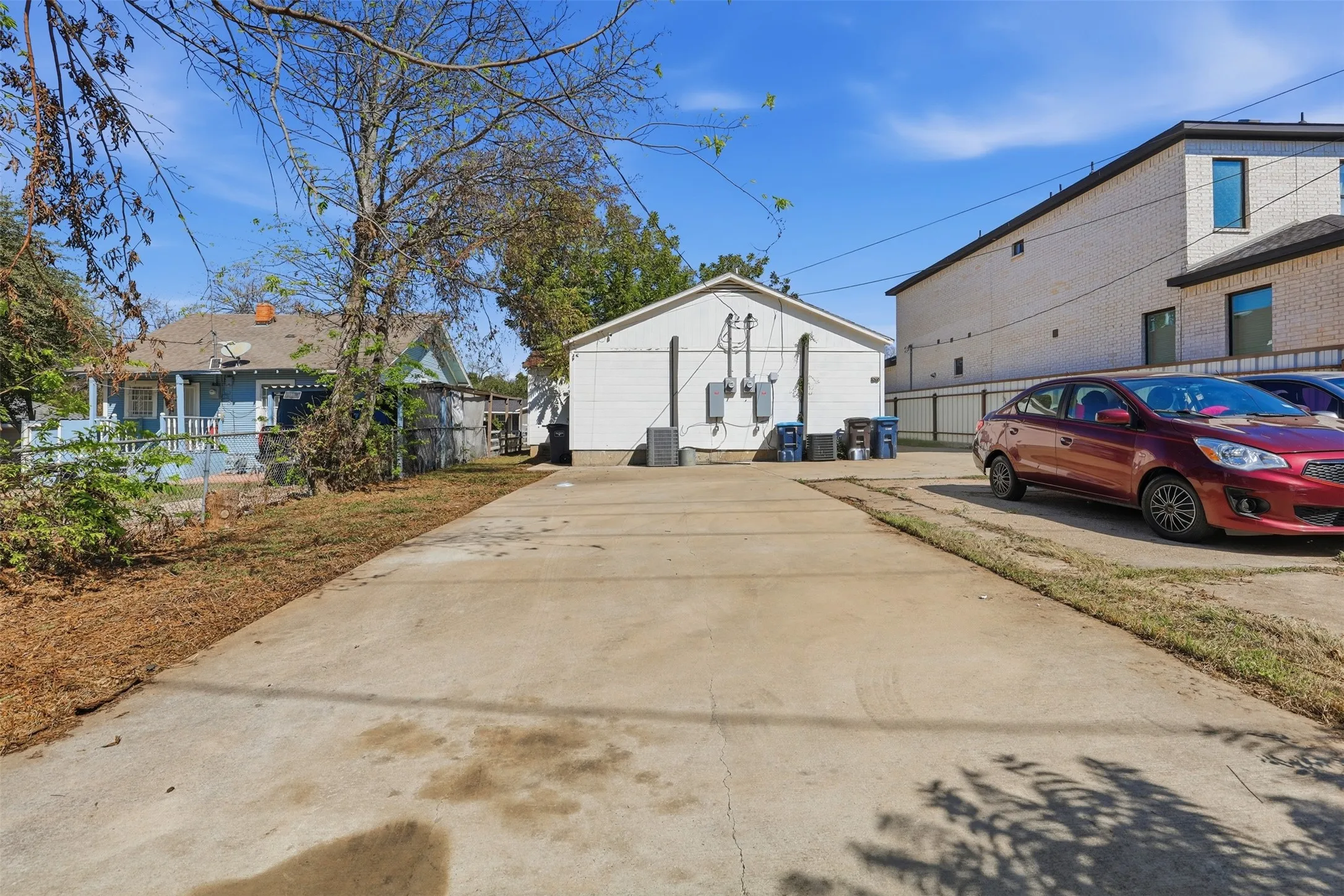 Duplex For Rent in Tarrant County , 2732 Avenue I B, Fort Worth, Texas 76105, 3 Bedroom, 2 Bathroom, Garage spaces, 850 Sqft, built in 1950, mls#21409632, Real Estate Agent in Fort Worth, Homes For Rent in Tarrant county, Homes For Rent in Fort Worth, Realtor in Fort Worth Texas, Real Estate Brokerage Independent Realty Texas, Luminita Cordes Realtor