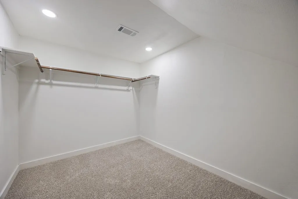 Secondary primary Closet