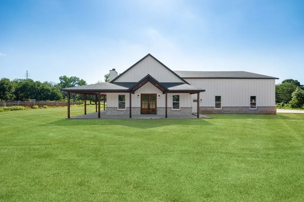 Single Family Residence For Sale