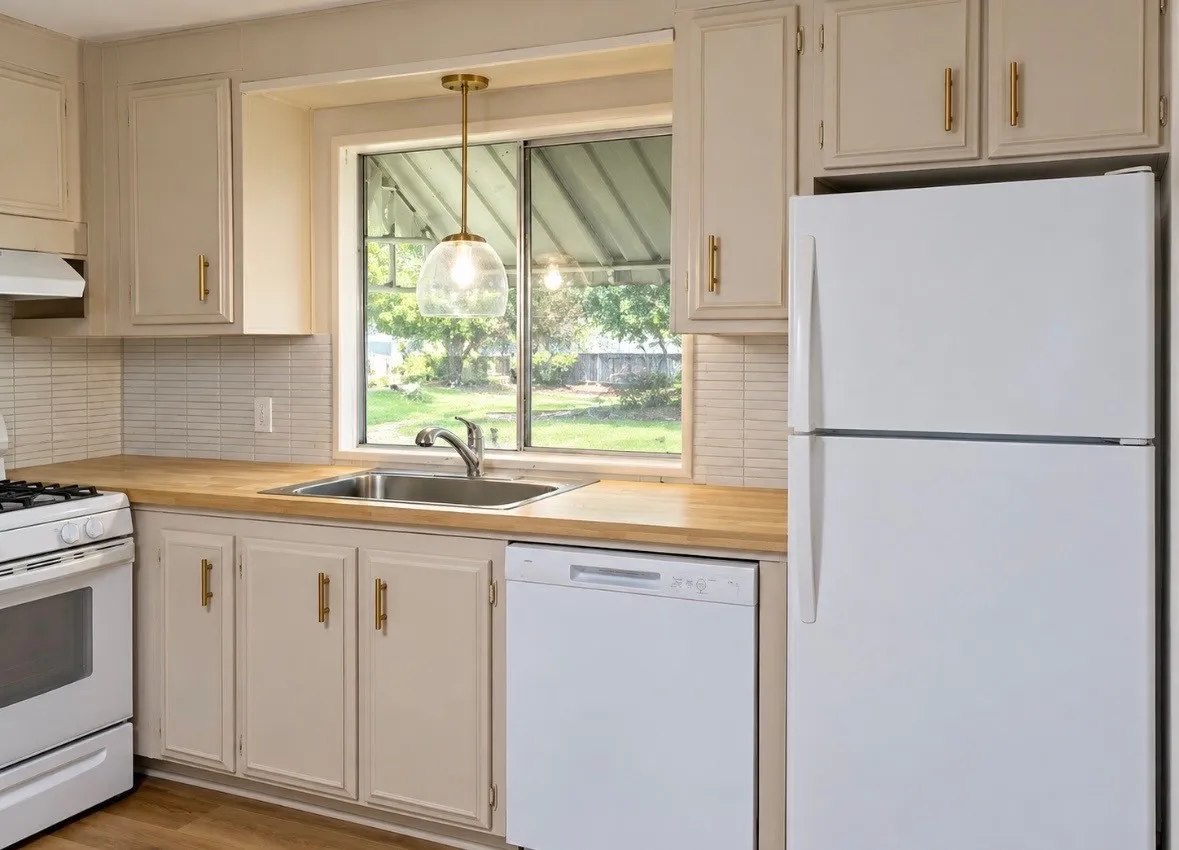 Single Family Residence For Sale in Henderson County , 136 Palisade Drive, Gun Barrel City, Texas 75156, 3 Bedroom, 2 Bathroom, Garage spaces, 1,350 Sqft, built in 1974, mls#21409501, Real Estate Agent in Gun Barrel City, Homes For Sale in Henderson county, Homes For Sale in Gun Barrel City, Realtor in Gun Barrel City Texas, Real Estate Brokerage Independent Realty Texas, Luminita Cordes Realtor