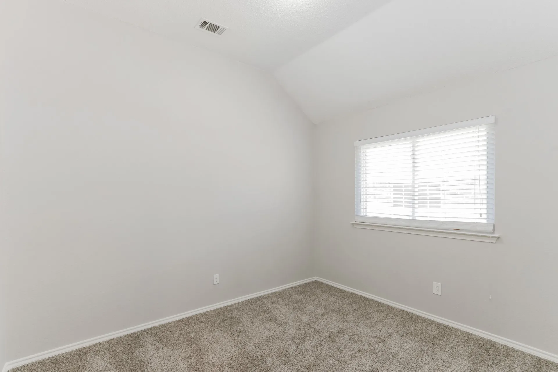 Single Family Residence For Rent in Dallas County , 1027 Sea Shell Drive, Mesquite, Texas 75149, 4 Bedroom, 2 Bathroom, 2 Garage spaces, 1,702 Sqft, built in 1997, mls#21409655, Real Estate Agent in Mesquite, Homes For Rent in Dallas county, Homes For Rent in Mesquite, Realtor in Mesquite Texas, Real Estate Brokerage Independent Realty Texas, Luminita Cordes Realtor