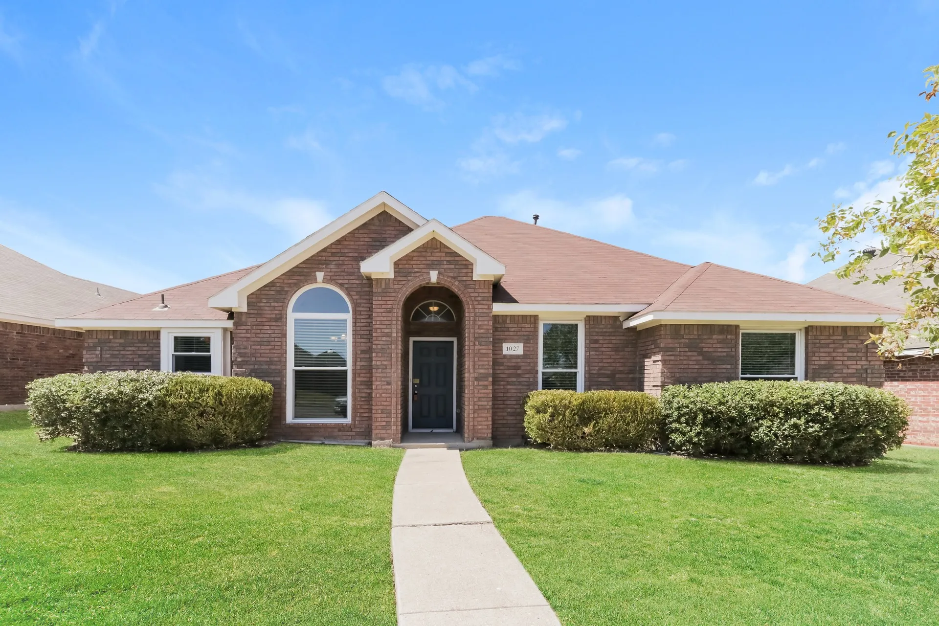 Single Family Residence For Rent