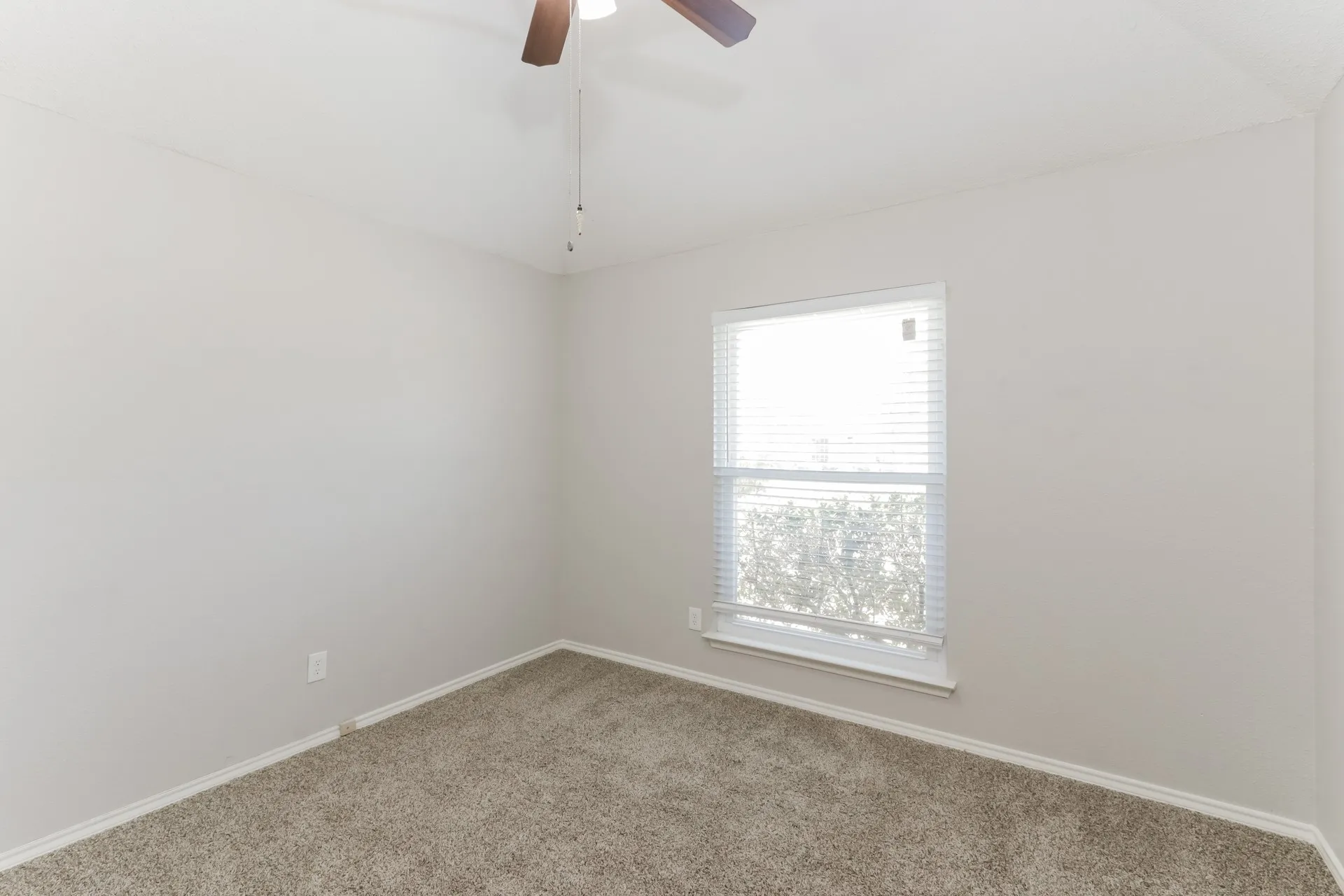 Single Family Residence For Rent in Dallas County , 1027 Sea Shell Drive, Mesquite, Texas 75149, 4 Bedroom, 2 Bathroom, 2 Garage spaces, 1,702 Sqft, built in 1997, mls#21409655, Real Estate Agent in Mesquite, Homes For Rent in Dallas county, Homes For Rent in Mesquite, Realtor in Mesquite Texas, Real Estate Brokerage Independent Realty Texas, Luminita Cordes Realtor
