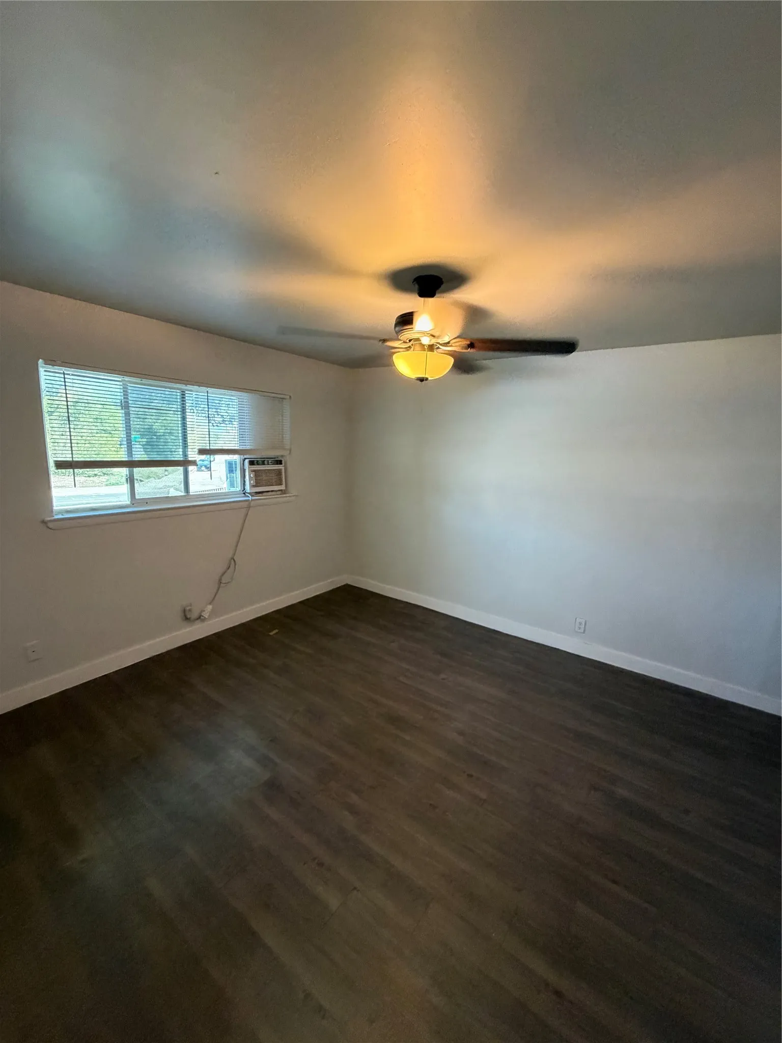 Apartment For Rent in Dallas County , 230 Starr Street 101, Dallas, Texas 75203, 1 Bedroom, 1 Bathroom, Garage spaces, 600 Sqft, built in 1960, mls#21409644, Real Estate Agent in Dallas, Homes For Rent in Dallas county, Homes For Rent in Dallas, Realtor in Dallas Texas, Real Estate Brokerage Independent Realty Texas, Luminita Cordes Realtor