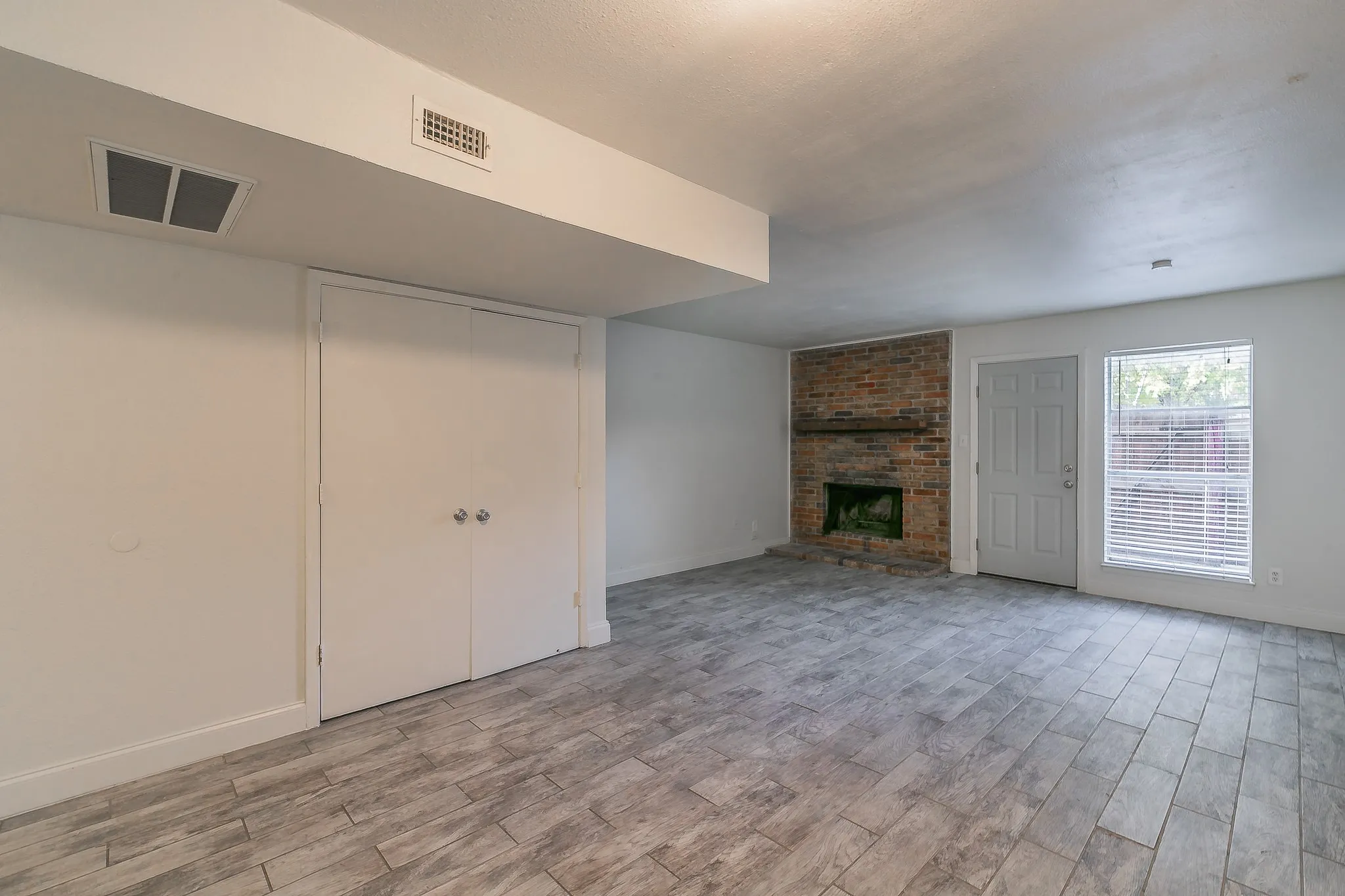 Apartment For Rent in Tarrant County , 7604 Chapin Road A, Fort Worth, Texas 76116, 2 Bedroom, 2 Bathroom, Garage spaces, 1,095 Sqft, built in 1984, mls#21409649, Real Estate Agent in Fort Worth, Homes For Rent in Tarrant county, Homes For Rent in Fort Worth, Realtor in Fort Worth Texas, Real Estate Brokerage Independent Realty Texas, Luminita Cordes Realtor
