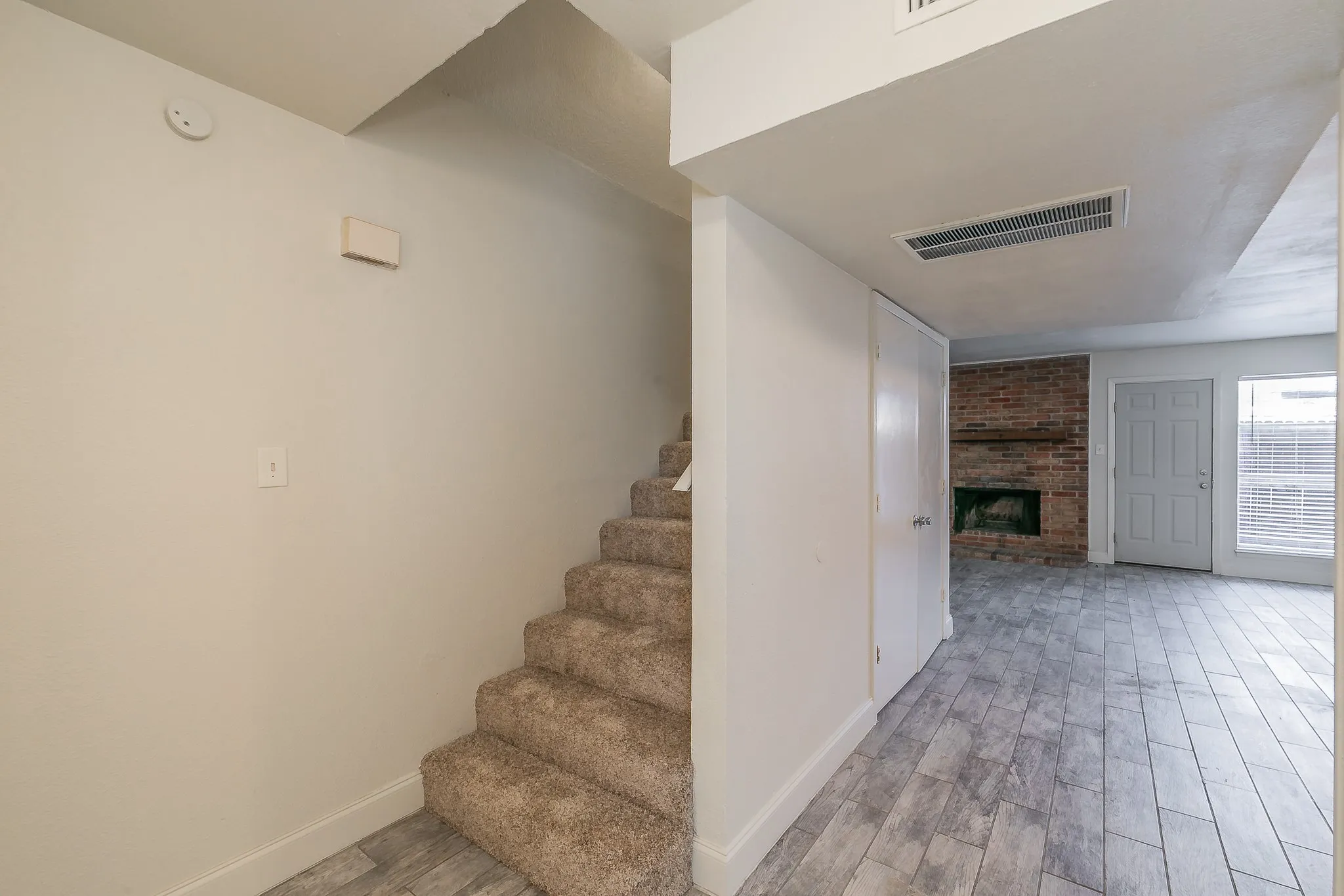 Apartment For Rent in Tarrant County , 7604 Chapin Road A, Fort Worth, Texas 76116, 2 Bedroom, 2 Bathroom, Garage spaces, 1,095 Sqft, built in 1984, mls#21409649, Real Estate Agent in Fort Worth, Homes For Rent in Tarrant county, Homes For Rent in Fort Worth, Realtor in Fort Worth Texas, Real Estate Brokerage Independent Realty Texas, Luminita Cordes Realtor
