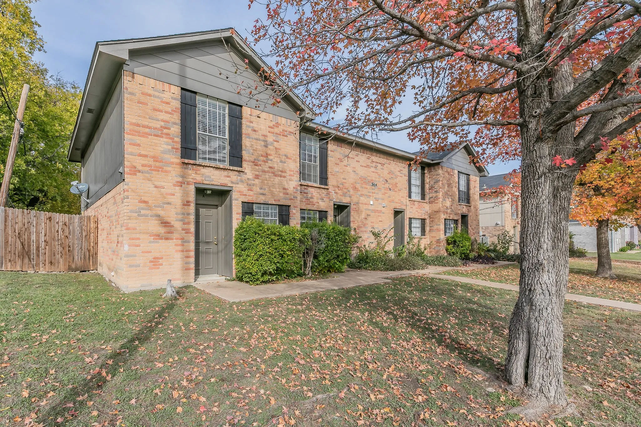 Apartment For Rent in Tarrant County , 7604 Chapin Road A, Fort Worth, Texas 76116, 2 Bedroom, 2 Bathroom, Garage spaces, 1,095 Sqft, built in 1984, mls#21409649, Real Estate Agent in Fort Worth, Homes For Rent in Tarrant county, Homes For Rent in Fort Worth, Realtor in Fort Worth Texas, Real Estate Brokerage Independent Realty Texas, Luminita Cordes Realtor