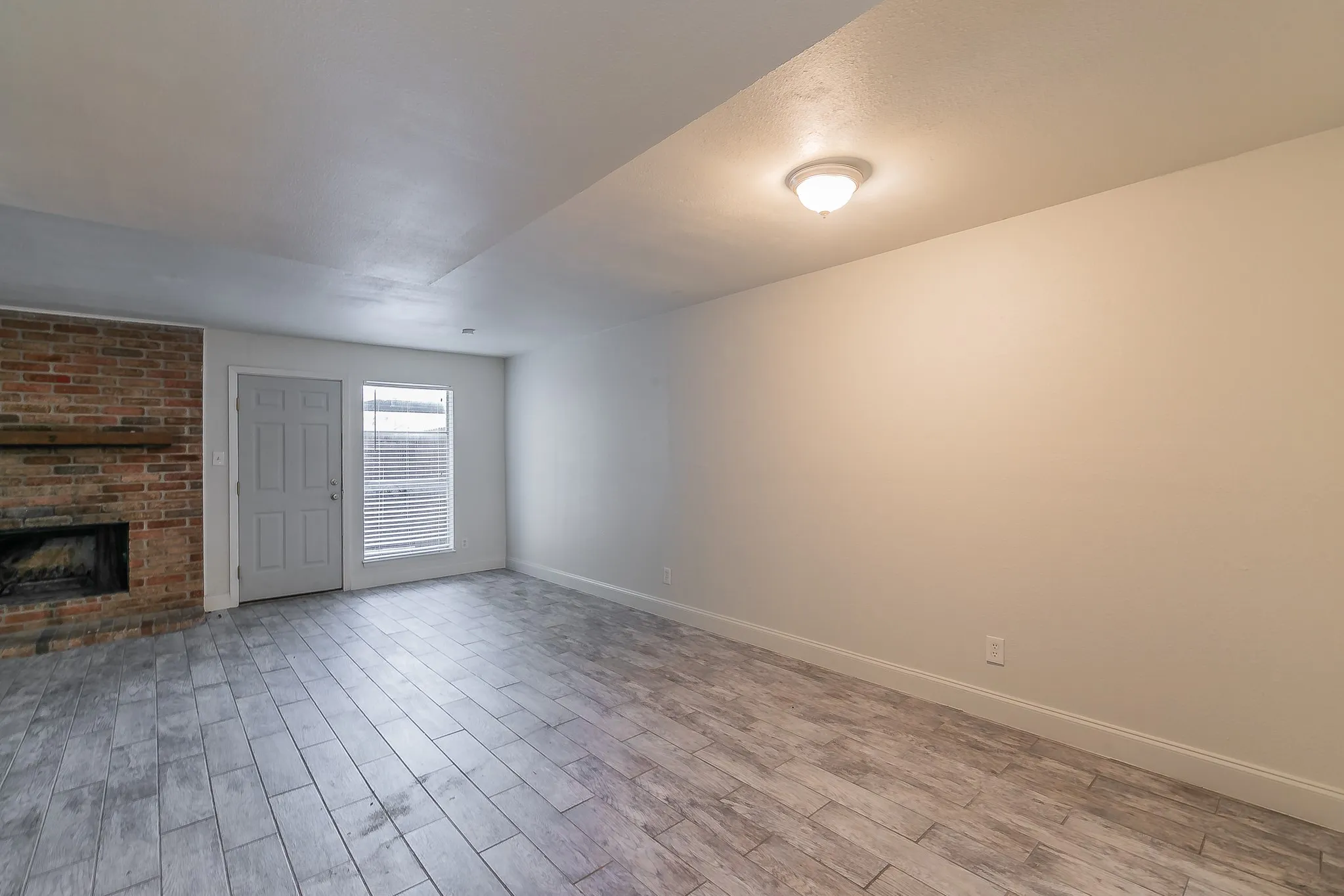 Apartment For Rent in Tarrant County , 7604 Chapin Road A, Fort Worth, Texas 76116, 2 Bedroom, 2 Bathroom, Garage spaces, 1,095 Sqft, built in 1984, mls#21409649, Real Estate Agent in Fort Worth, Homes For Rent in Tarrant county, Homes For Rent in Fort Worth, Realtor in Fort Worth Texas, Real Estate Brokerage Independent Realty Texas, Luminita Cordes Realtor