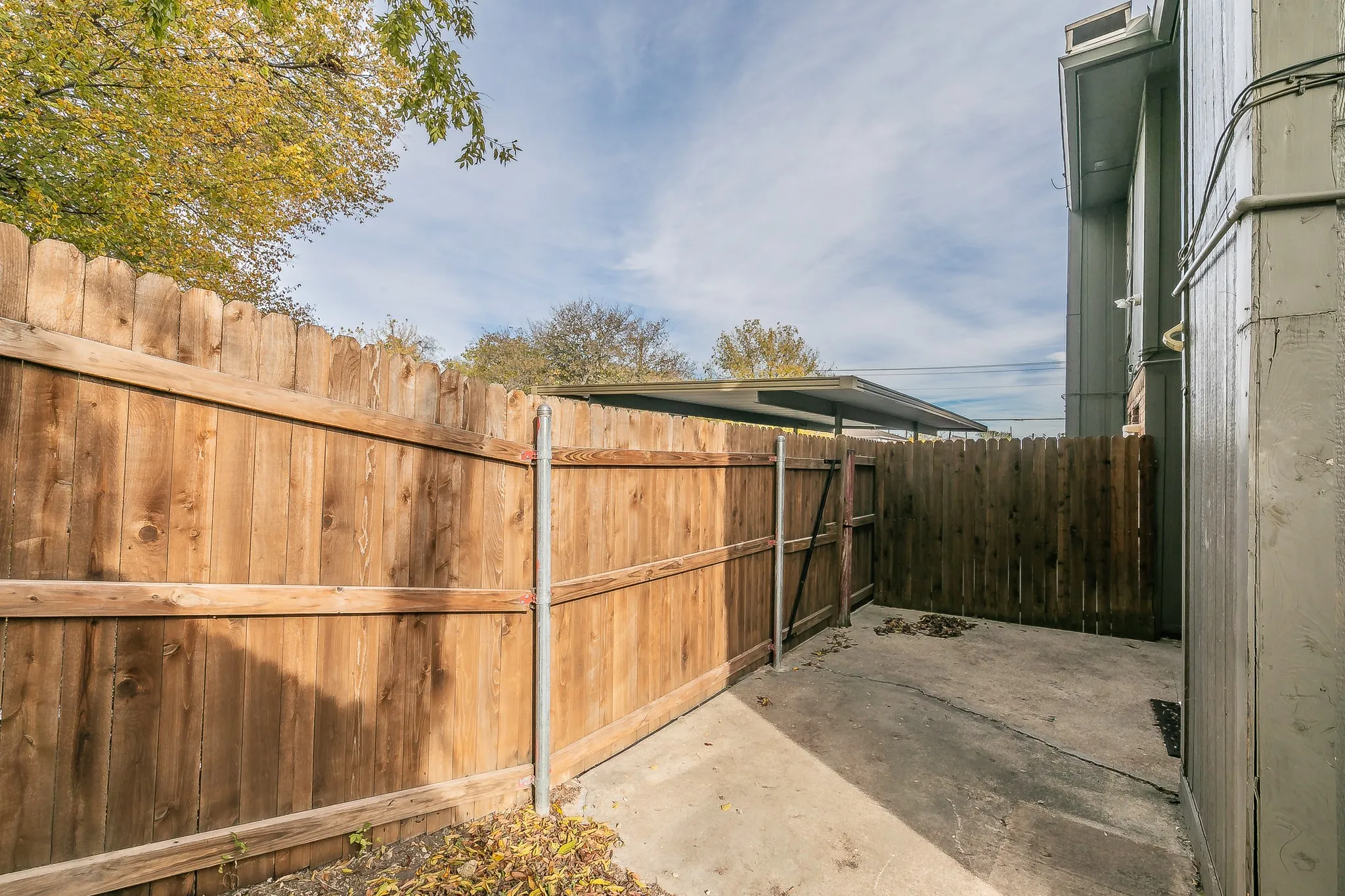 Apartment For Rent in Tarrant County , 7604 Chapin Road A, Fort Worth, Texas 76116, 2 Bedroom, 2 Bathroom, Garage spaces, 1,095 Sqft, built in 1984, mls#21409649, Real Estate Agent in Fort Worth, Homes For Rent in Tarrant county, Homes For Rent in Fort Worth, Realtor in Fort Worth Texas, Real Estate Brokerage Independent Realty Texas, Luminita Cordes Realtor