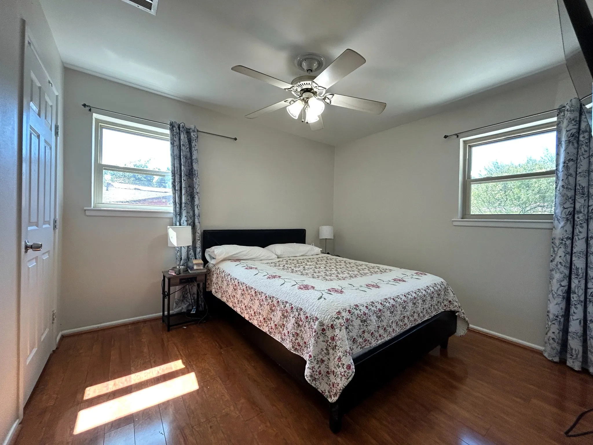 Single Family Residence For Rent in Tarrant County , 861 Russell Lane, Bedford, Texas 76022, 3 Bedroom, 2 Bathroom, Garage spaces, 1,190 Sqft, built in 1964, mls#21409672, Real Estate Agent in Bedford, Homes For Rent in Tarrant county, Homes For Rent in Bedford, Realtor in Bedford Texas, Real Estate Brokerage Independent Realty Texas, Luminita Cordes Realtor