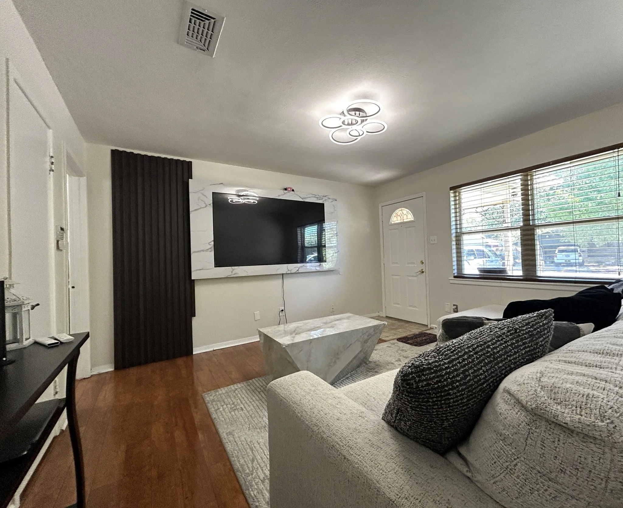 Single Family Residence For Rent in Tarrant County , 861 Russell Lane, Bedford, Texas 76022, 3 Bedroom, 2 Bathroom, Garage spaces, 1,190 Sqft, built in 1964, mls#21409672, Real Estate Agent in Bedford, Homes For Rent in Tarrant county, Homes For Rent in Bedford, Realtor in Bedford Texas, Real Estate Brokerage Independent Realty Texas, Luminita Cordes Realtor