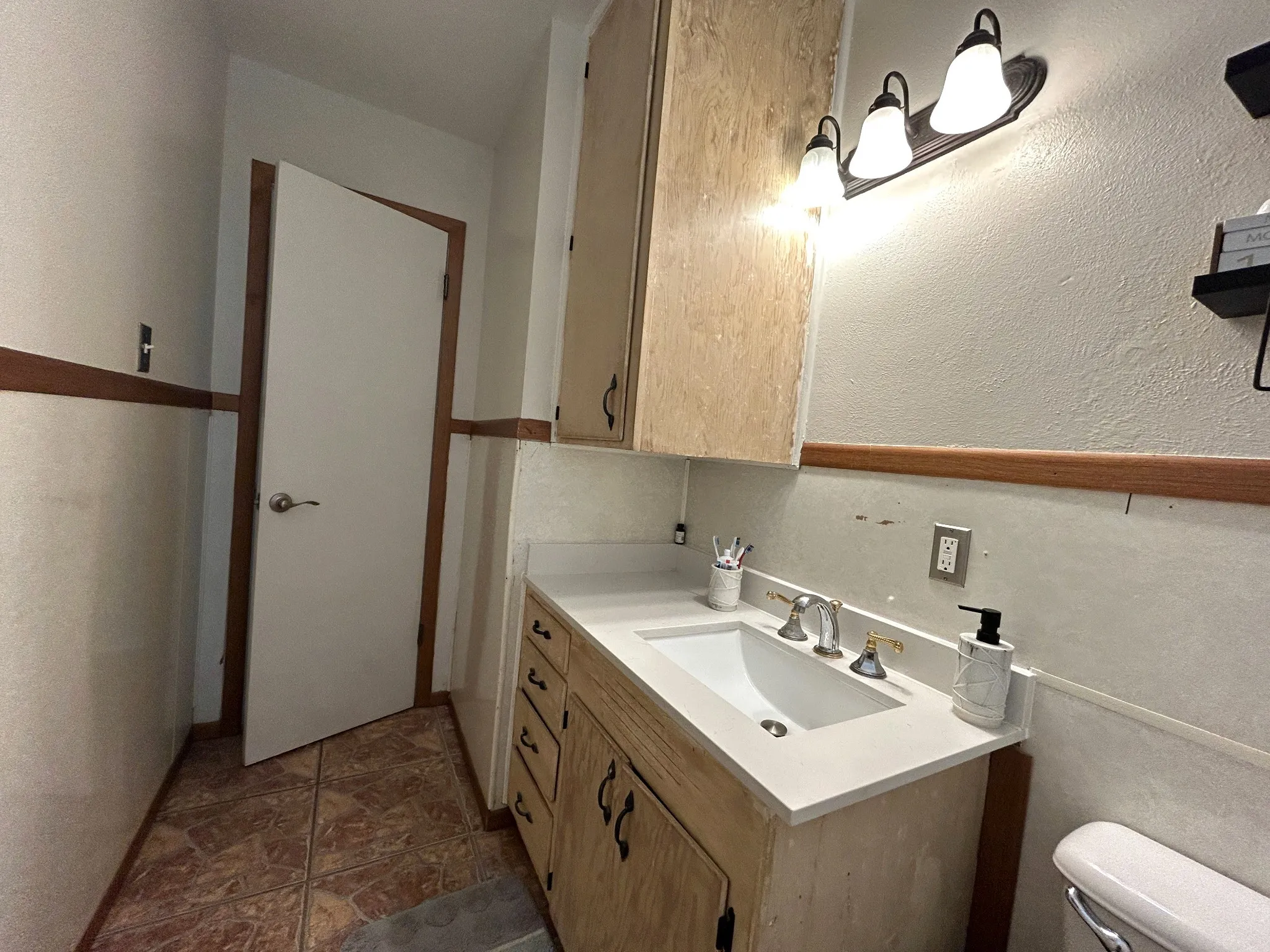 Single Family Residence For Rent in Tarrant County , 861 Russell Lane, Bedford, Texas 76022, 3 Bedroom, 2 Bathroom, Garage spaces, 1,190 Sqft, built in 1964, mls#21409672, Real Estate Agent in Bedford, Homes For Rent in Tarrant county, Homes For Rent in Bedford, Realtor in Bedford Texas, Real Estate Brokerage Independent Realty Texas, Luminita Cordes Realtor