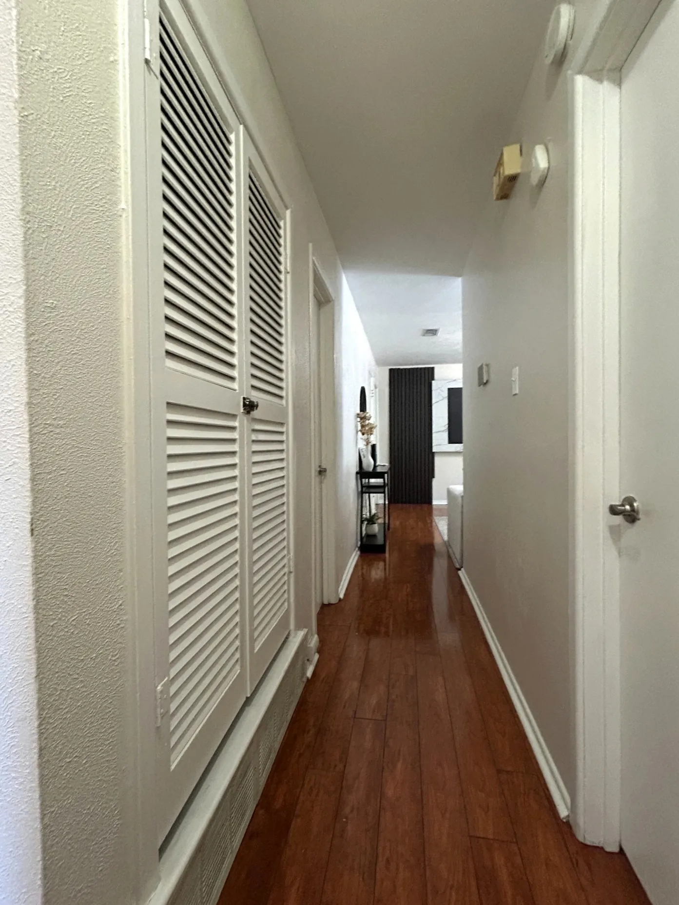 Single Family Residence For Rent in Tarrant County , 861 Russell Lane, Bedford, Texas 76022, 3 Bedroom, 2 Bathroom, Garage spaces, 1,190 Sqft, built in 1964, mls#21409672, Real Estate Agent in Bedford, Homes For Rent in Tarrant county, Homes For Rent in Bedford, Realtor in Bedford Texas, Real Estate Brokerage Independent Realty Texas, Luminita Cordes Realtor