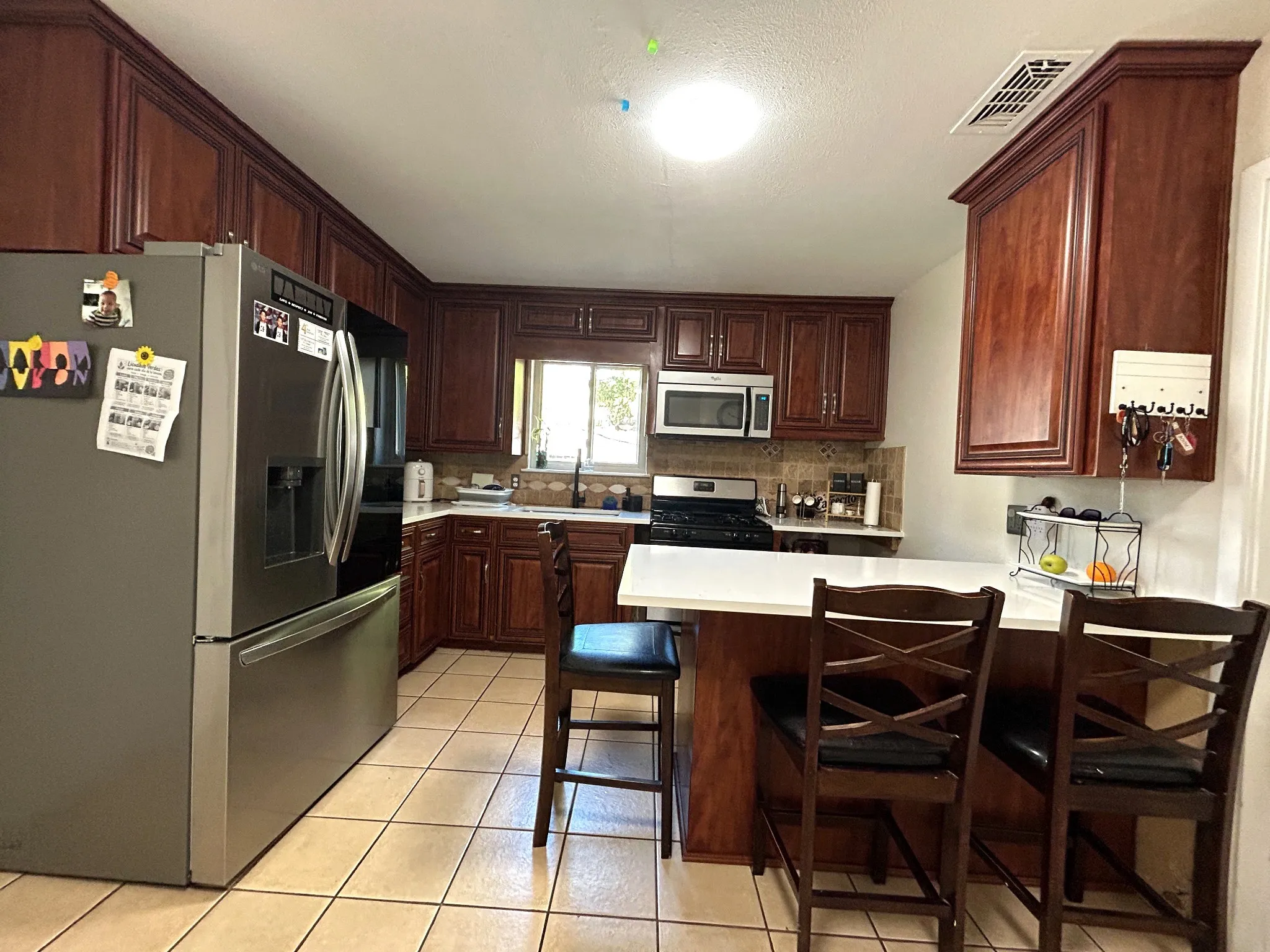 Single Family Residence For Rent in Tarrant County , 861 Russell Lane, Bedford, Texas 76022, 3 Bedroom, 2 Bathroom, Garage spaces, 1,190 Sqft, built in 1964, mls#21409672, Real Estate Agent in Bedford, Homes For Rent in Tarrant county, Homes For Rent in Bedford, Realtor in Bedford Texas, Real Estate Brokerage Independent Realty Texas, Luminita Cordes Realtor