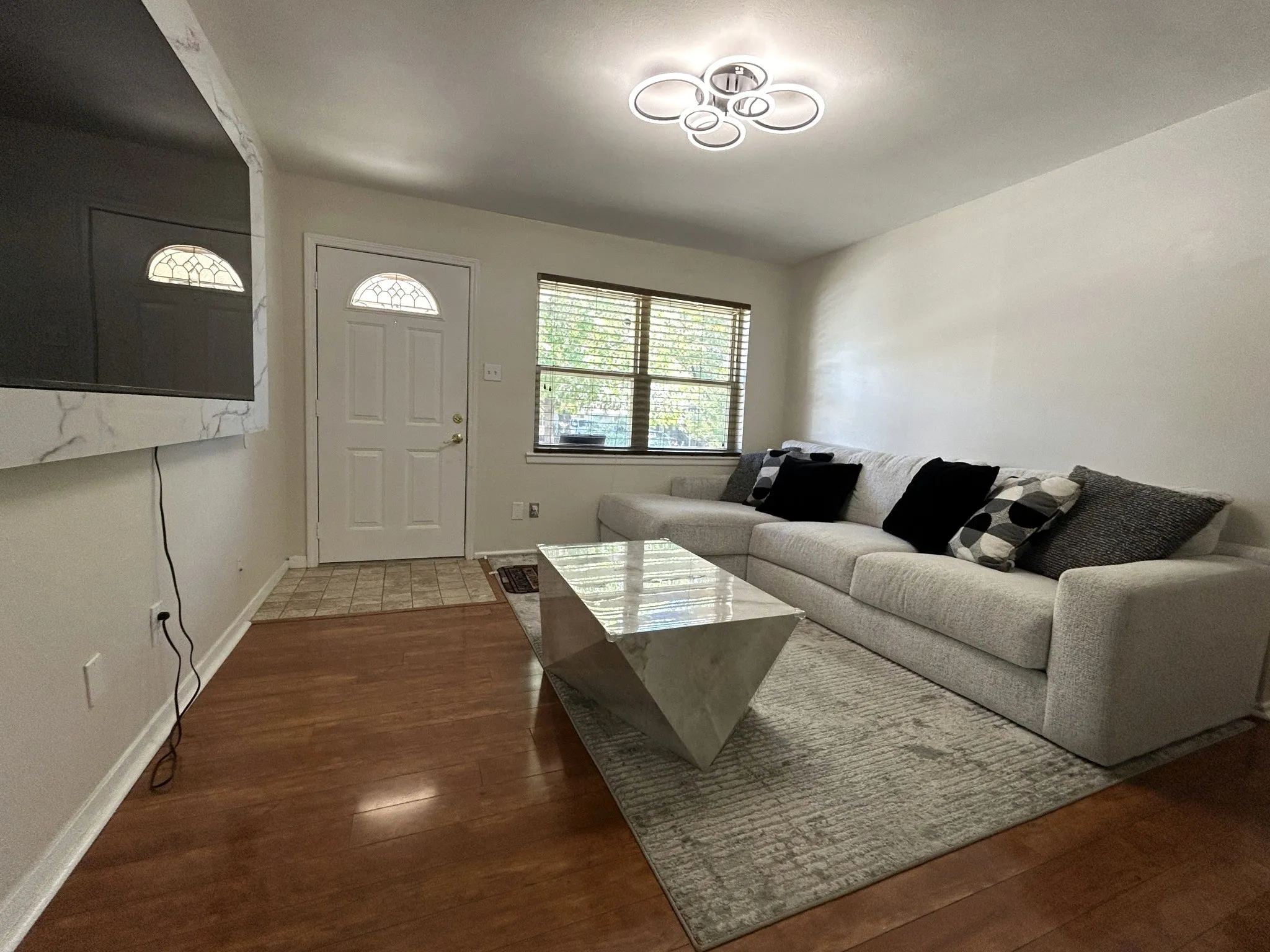 Single Family Residence For Rent